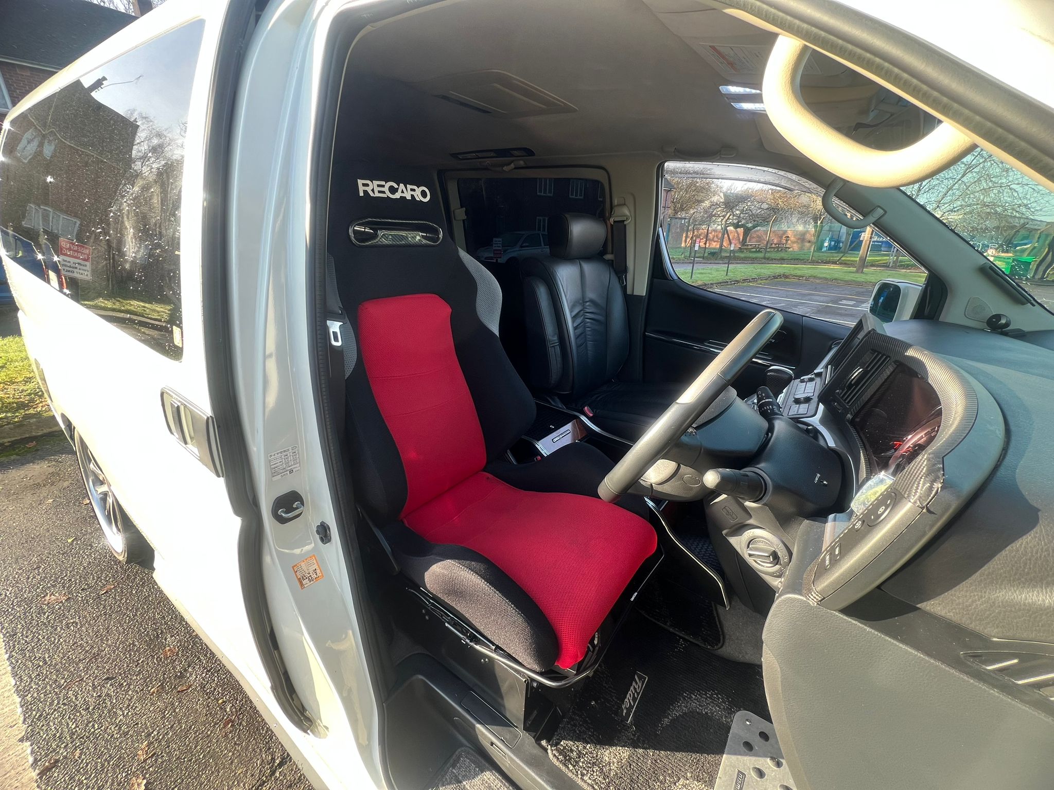 NISSAN ELGRAND 2008, AUTECH RIDER NISMO SPEC, 2.5 V6 PETROL FULLY LOADED, 8 SEATER, WHITE PEARL PAINT, BLACK LEATHER INTERIOR