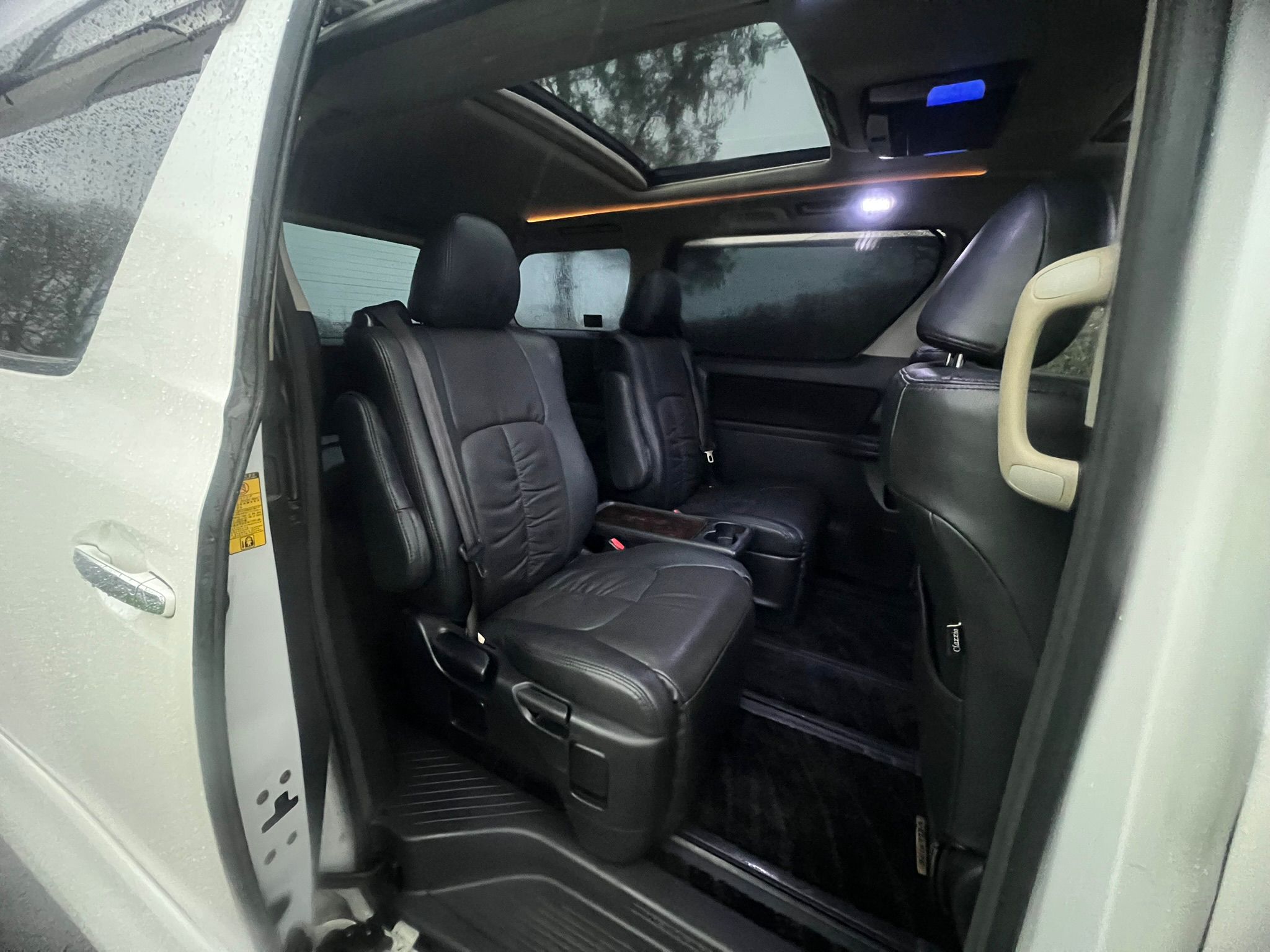 TOYOTA VELLFIRE 2012, 240Z PLATINUM SELECTION II, 2.4 PETROL FULLY LOADED, 7 SEATER, SUNROOF, WHITE PEARL CRYSTAL SHINE PAINT, BLACK LEATHER INTERIOR