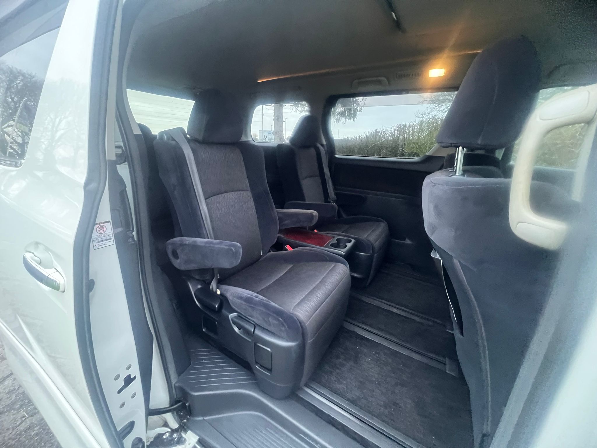 TOYOTA ALPHARD 2008, 240S PLATINUM SELECTION, 2.4 PETROL FULLY LOADED, 7 SEATER, WHITE PEARL CRYSTAL SHINE PAINT, BLACK CLOTH INTERIOR