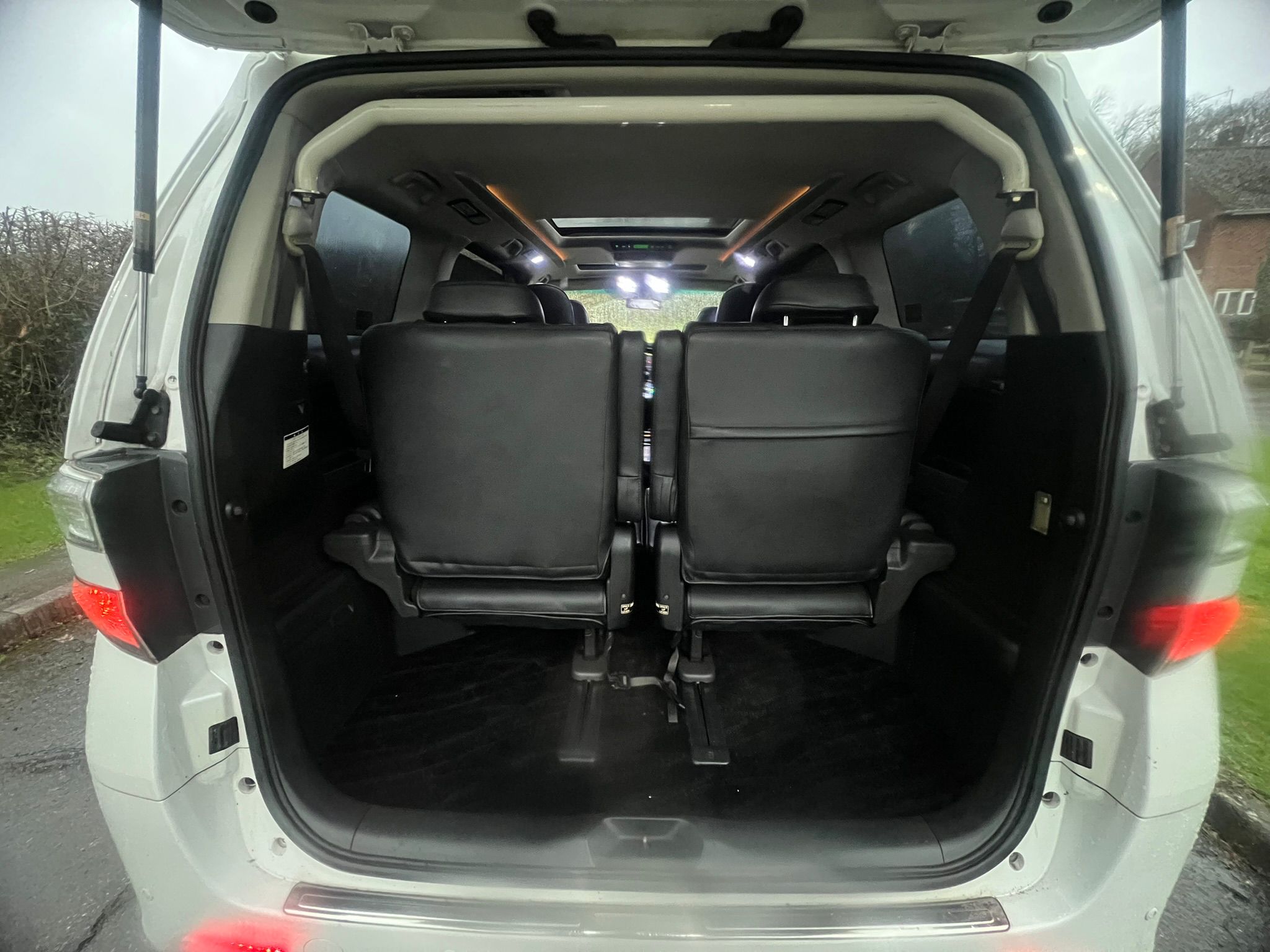 TOYOTA VELLFIRE 2012, 240Z PLATINUM SELECTION II, 2.4 PETROL FULLY LOADED, 7 SEATER, SUNROOF, WHITE PEARL CRYSTAL SHINE PAINT, BLACK LEATHER INTERIOR