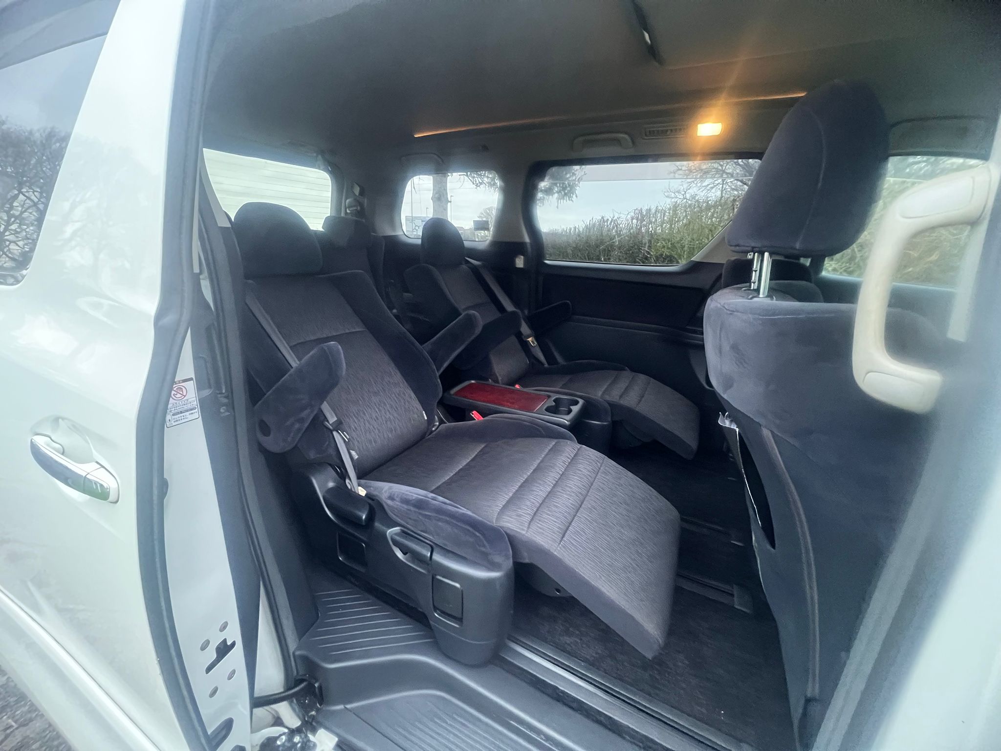 TOYOTA ALPHARD 2008, 240S PLATINUM SELECTION, 2.4 PETROL FULLY LOADED, 7 SEATER, WHITE PEARL CRYSTAL SHINE PAINT, BLACK CLOTH INTERIOR