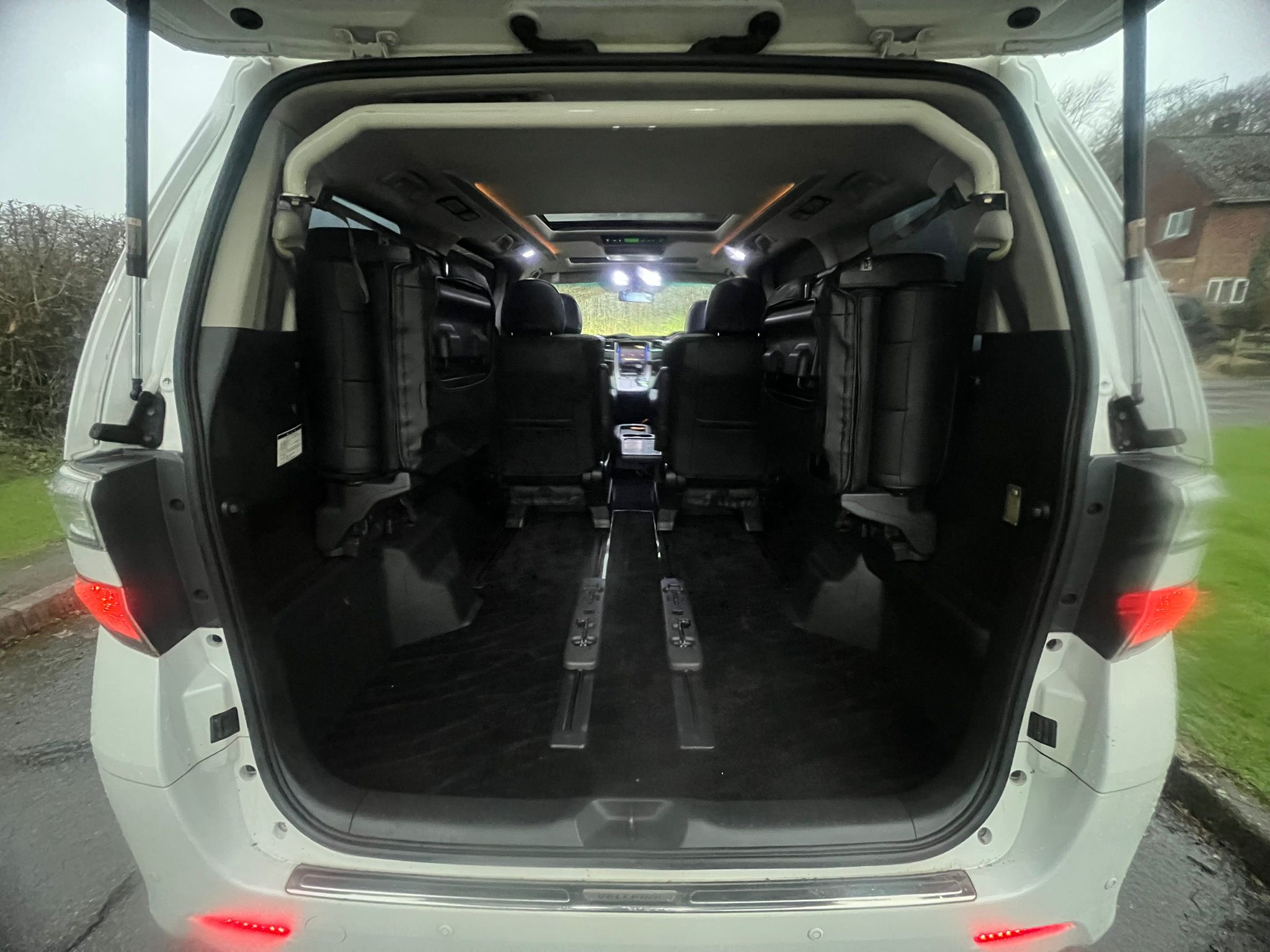 TOYOTA VELLFIRE 2012, 240Z PLATINUM SELECTION II, 2.4 PETROL FULLY LOADED, 7 SEATER, SUNROOF, WHITE PEARL CRYSTAL SHINE PAINT, BLACK LEATHER INTERIOR