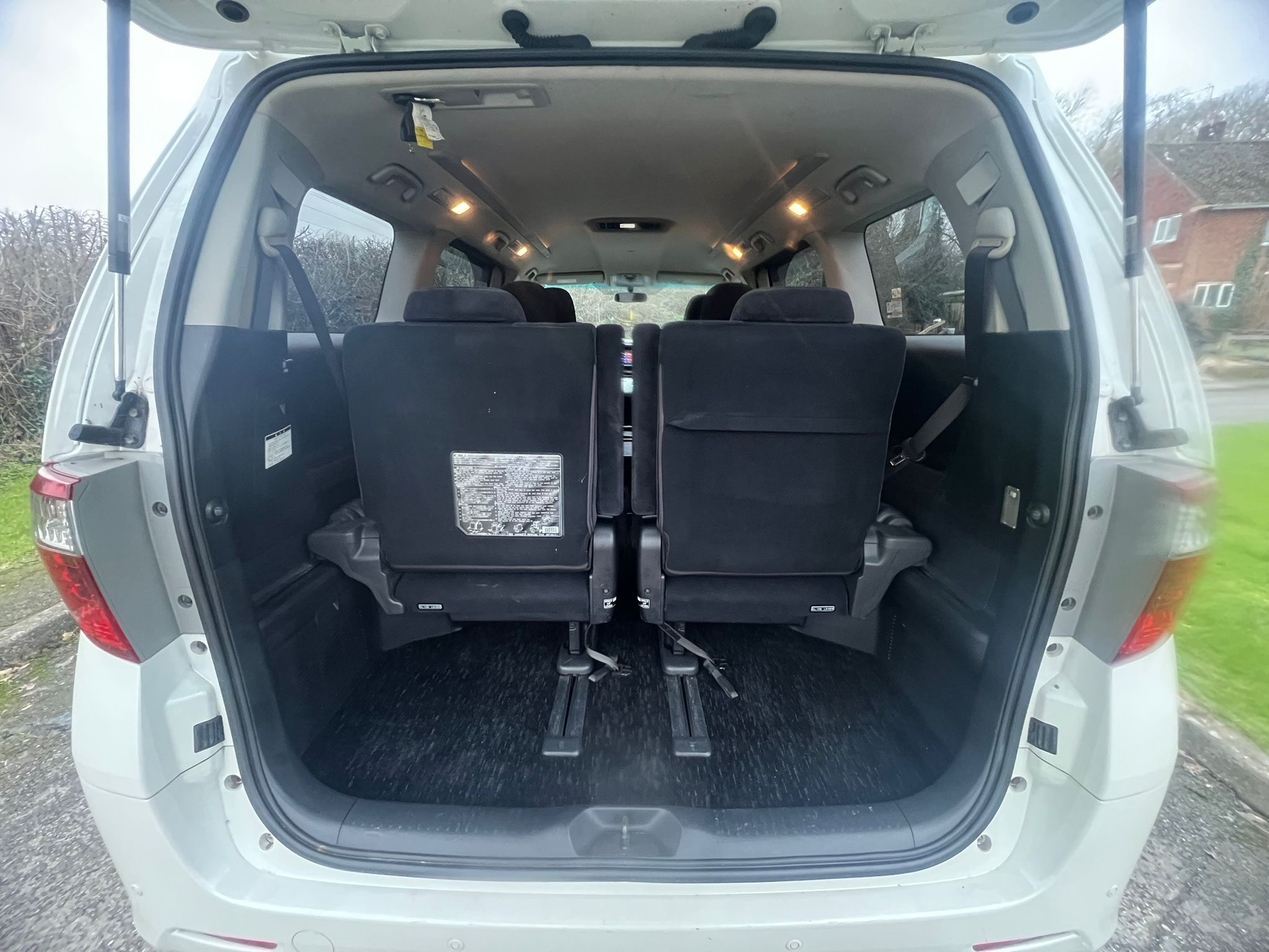 TOYOTA ALPHARD 2008, 240S PLATINUM SELECTION, 2.4 PETROL FULLY LOADED, 7 SEATER, WHITE PEARL CRYSTAL SHINE PAINT, BLACK CLOTH INTERIOR