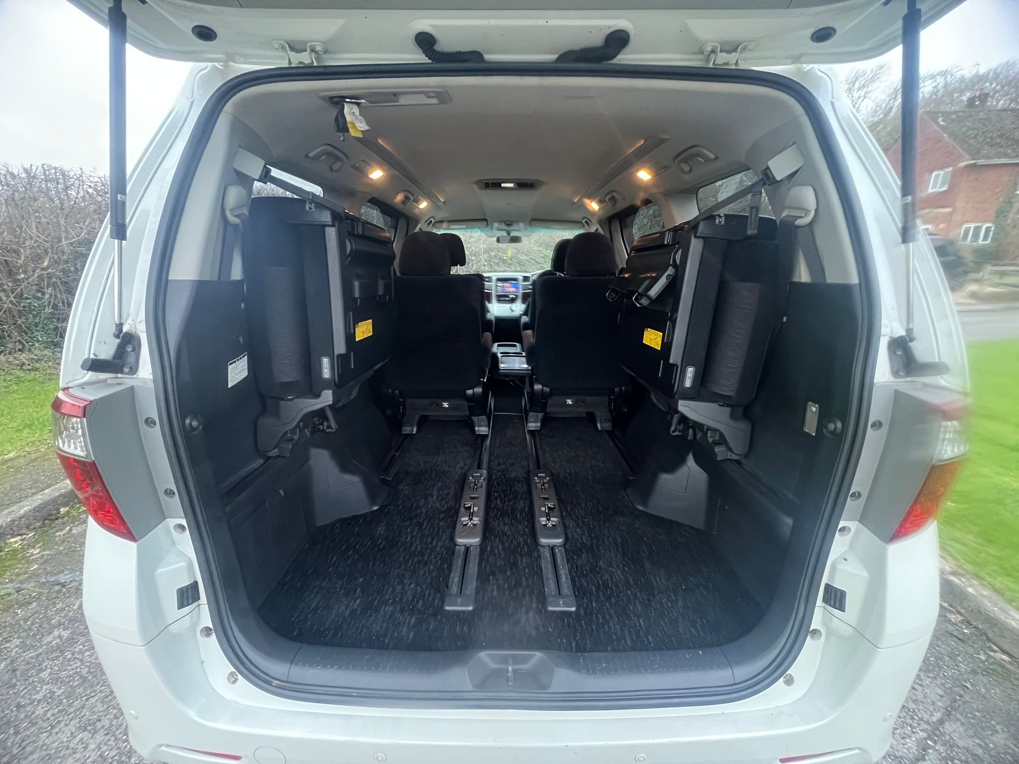 TOYOTA ALPHARD 2008, 240S PLATINUM SELECTION, 2.4 PETROL FULLY LOADED, 7 SEATER, WHITE PEARL CRYSTAL SHINE PAINT, BLACK CLOTH INTERIOR