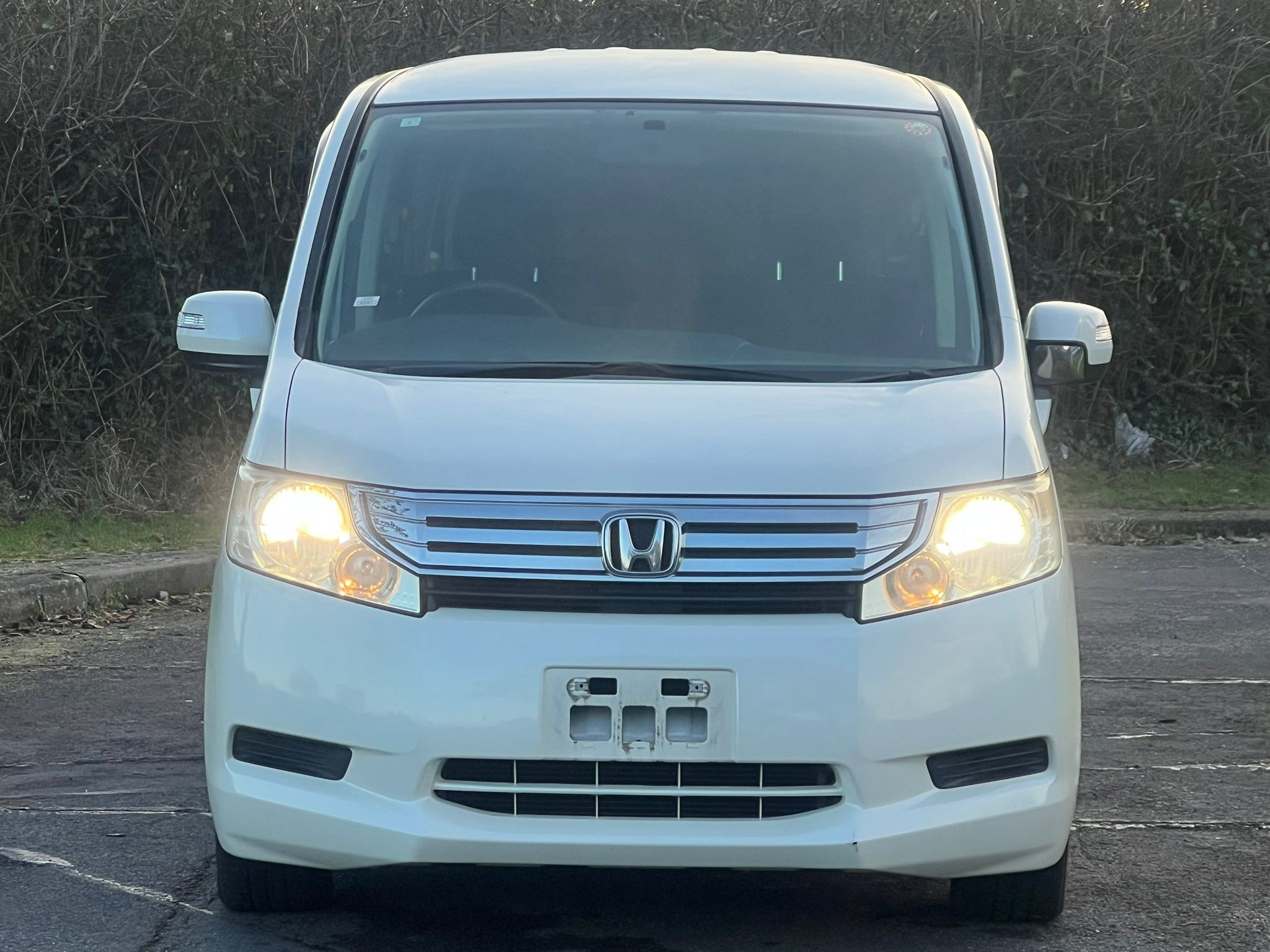 HONDA STEPWAGON 2010, G SPEC, 2.0 PETROL FULLY LOADED, 7 SEATER,  PREMIUM WHITE PEARL PAINT, BLACK CLOTH INTERIOR