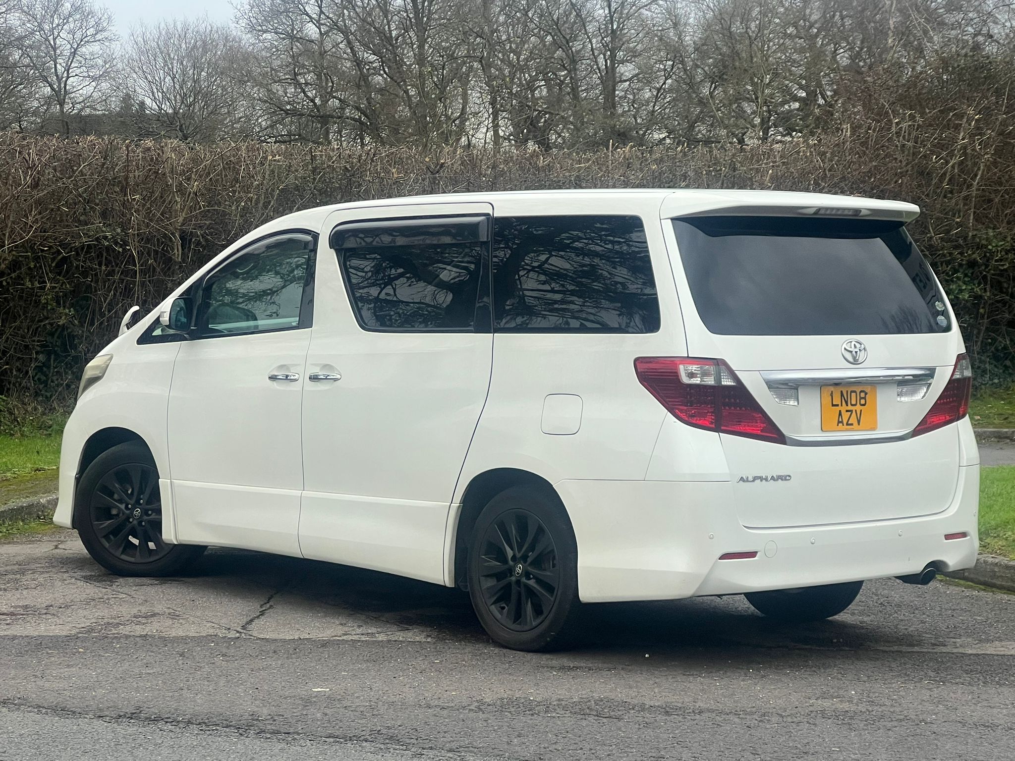 TOYOTA ALPHARD 2008, 240S PLATINUM SELECTION, 2.4 PETROL FULLY LOADED, 7 SEATER, WHITE PEARL CRYSTAL SHINE PAINT, BLACK CLOTH INTERIOR