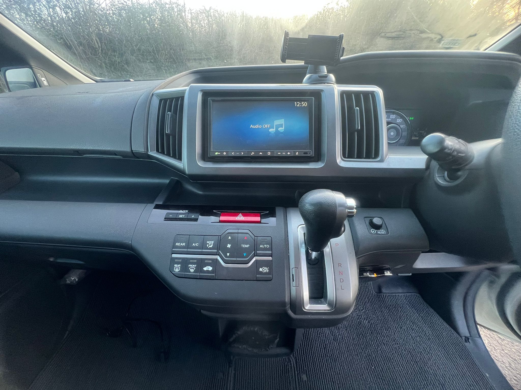 HONDA STEPWAGON 2010, G SPEC, 2.0 PETROL FULLY LOADED, 7 SEATER,  PREMIUM WHITE PEARL PAINT, BLACK CLOTH INTERIOR