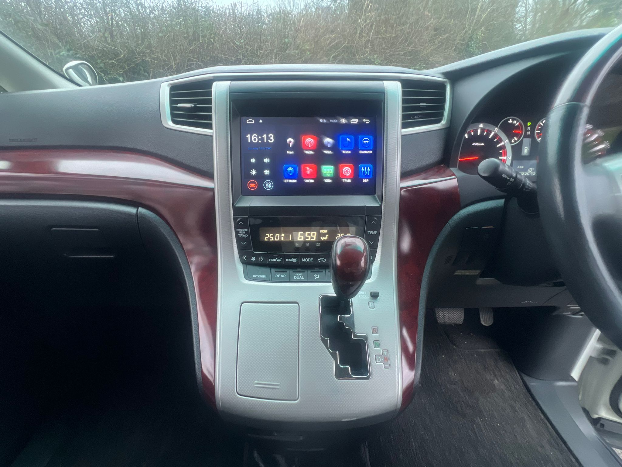 TOYOTA ALPHARD 2008, 240S PLATINUM SELECTION, 2.4 PETROL FULLY LOADED, 7 SEATER, WHITE PEARL CRYSTAL SHINE PAINT, BLACK CLOTH INTERIOR