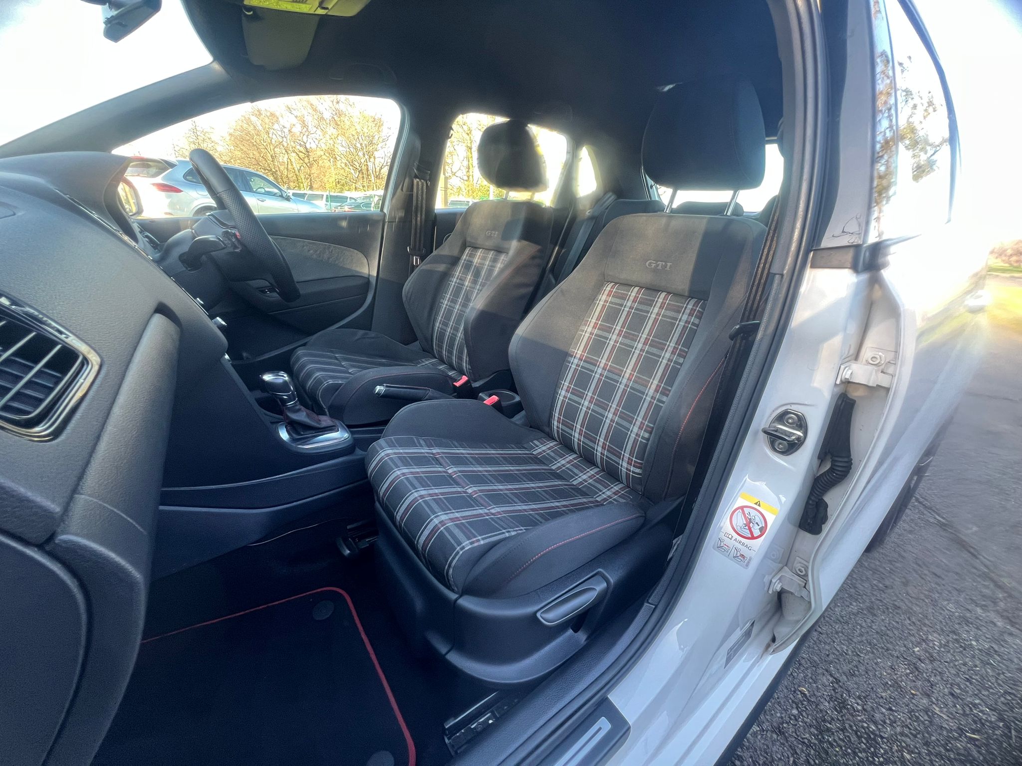 VOLKSWAGEN POLO GTI 2013, 1.4 PETROL FULLY LOADED, 5 SEATER, CANDY WHITE PAINT, BLACK CLOTH INTERIOR