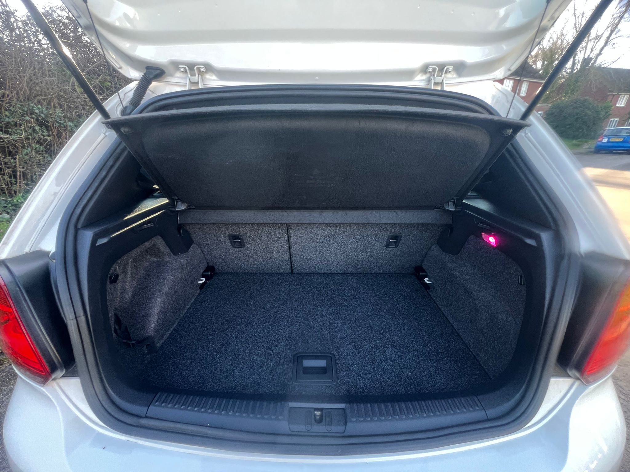 VOLKSWAGEN POLO GTI 2013, 1.4 PETROL FULLY LOADED, 5 SEATER, CANDY WHITE PAINT, BLACK CLOTH INTERIOR