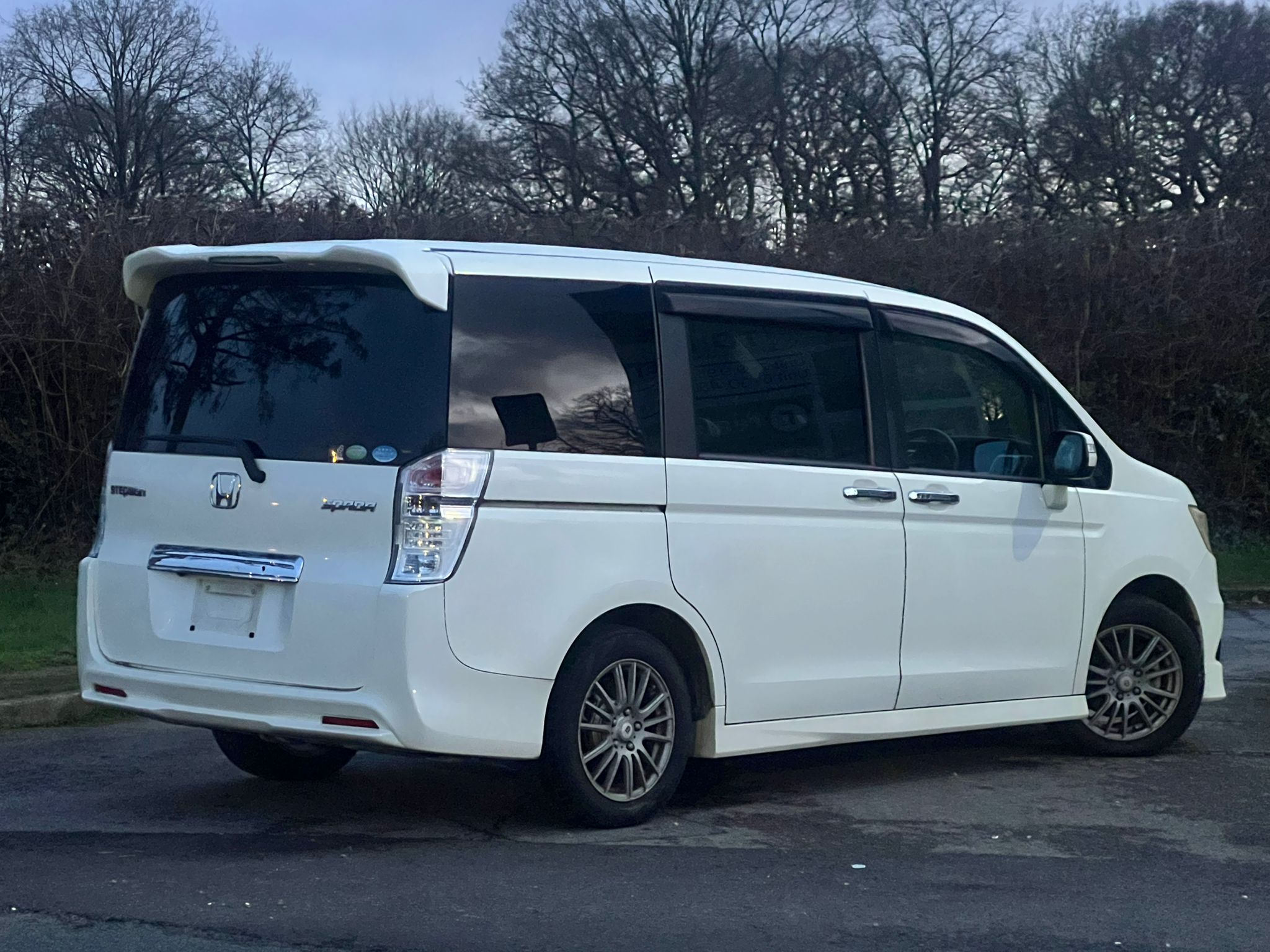 HONDA STEPWAGON 2011, SPADA, 2.0 PETROL FULLY LOADED, 8 SEATER, PREMIUM WHITE PEARL PAINT, BLACK CLOTH INTERIOR