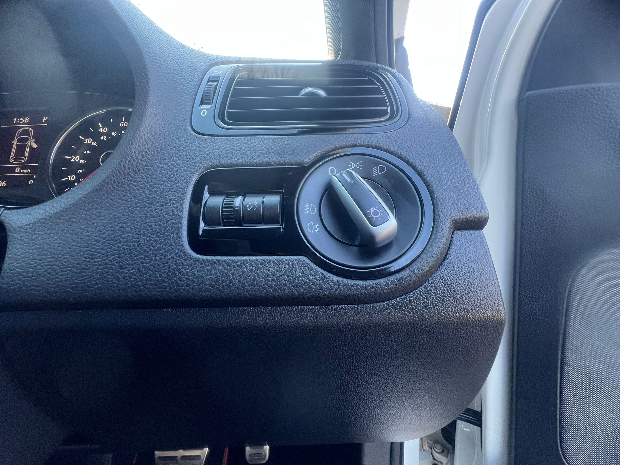 VOLKSWAGEN POLO GTI 2013, 1.4 PETROL FULLY LOADED, 5 SEATER, CANDY WHITE PAINT, BLACK CLOTH INTERIOR