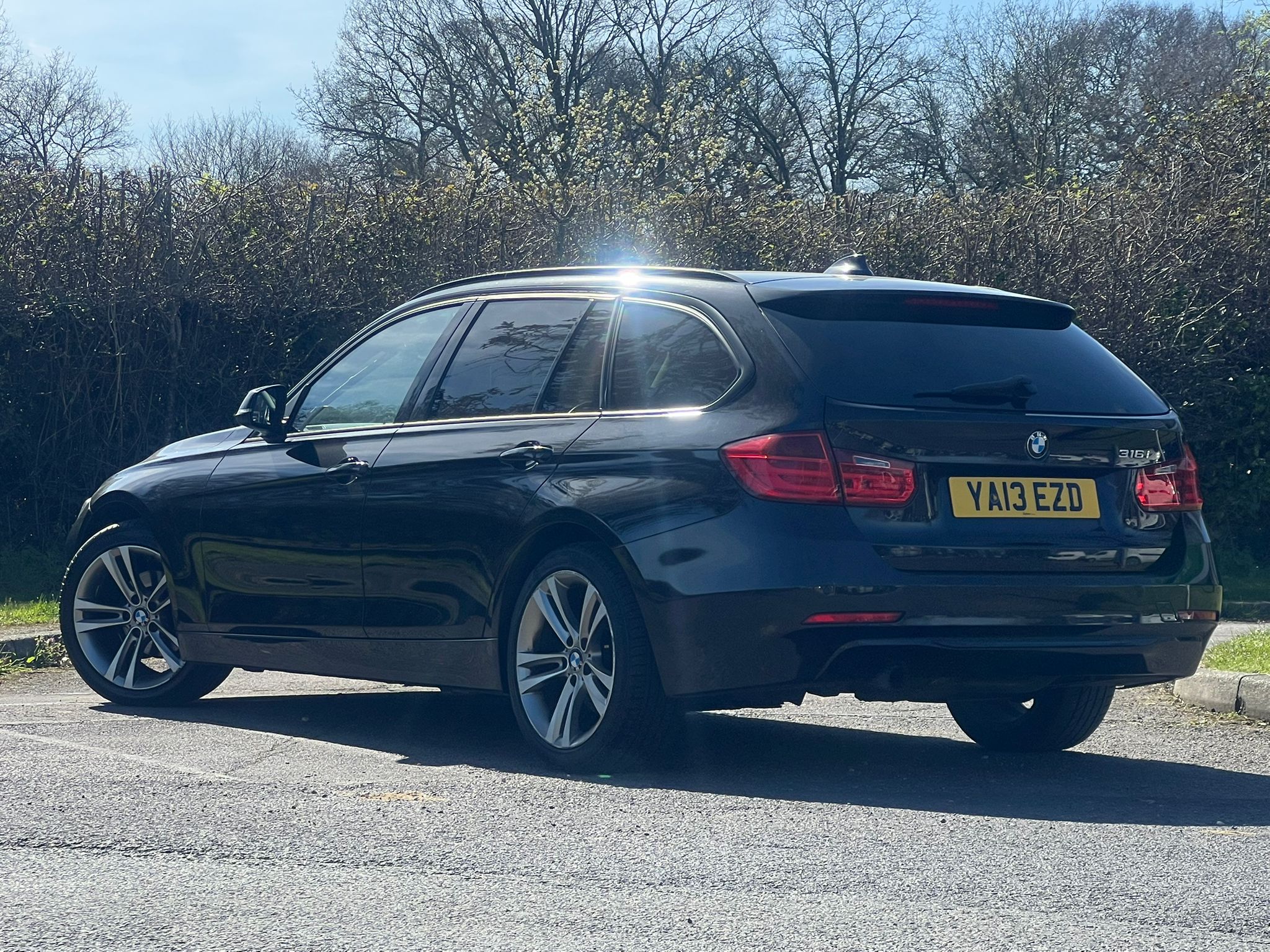 BMW 316i 2013, SPORT TOURING, 1.6 PETROL FULLY LOADED, 5 SEATER, BLACK SAPPHIRE METALLIC PAINT, BLACK CLOTH INTERIOR