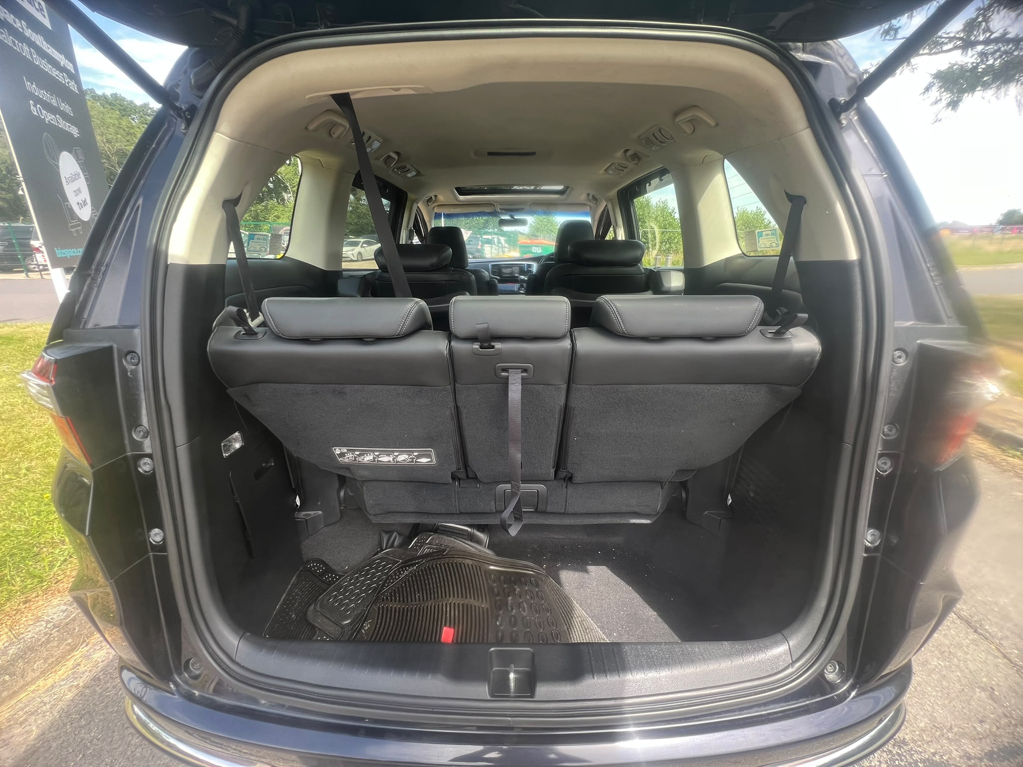 HONDA ODESSY 2015, 2.4 PETROL FULLY LOADED, 7 SEATER, CRYSTAL BLACK PEARL PAINT, BLACK LEATHER INTERIOR