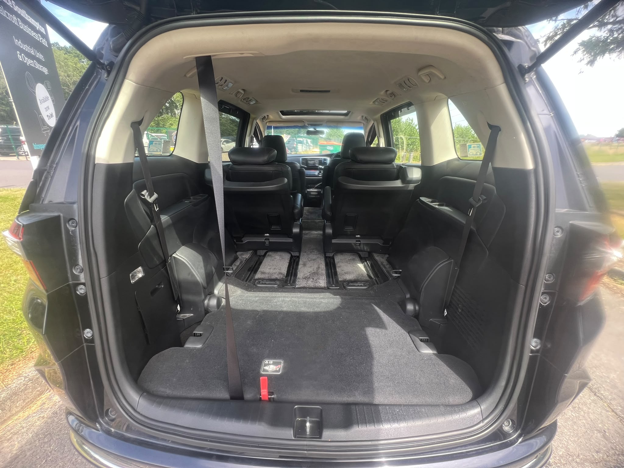 HONDA ODESSY 2015, 2.4 PETROL FULLY LOADED, 7 SEATER, CRYSTAL BLACK PEARL PAINT, BLACK LEATHER INTERIOR