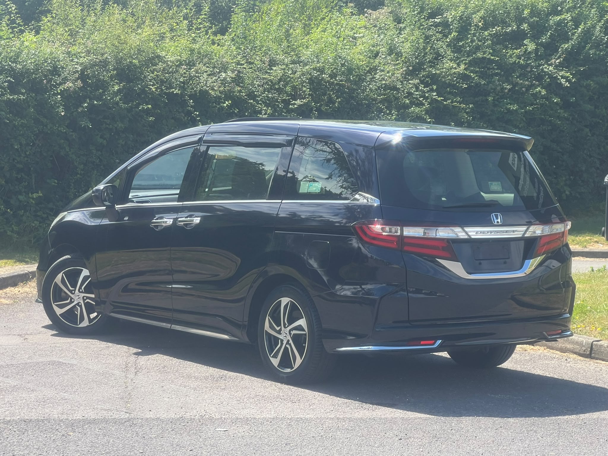 HONDA ODESSY 2015, 2.4 PETROL FULLY LOADED, 7 SEATER, CRYSTAL BLACK PEARL PAINT, BLACK LEATHER INTERIOR