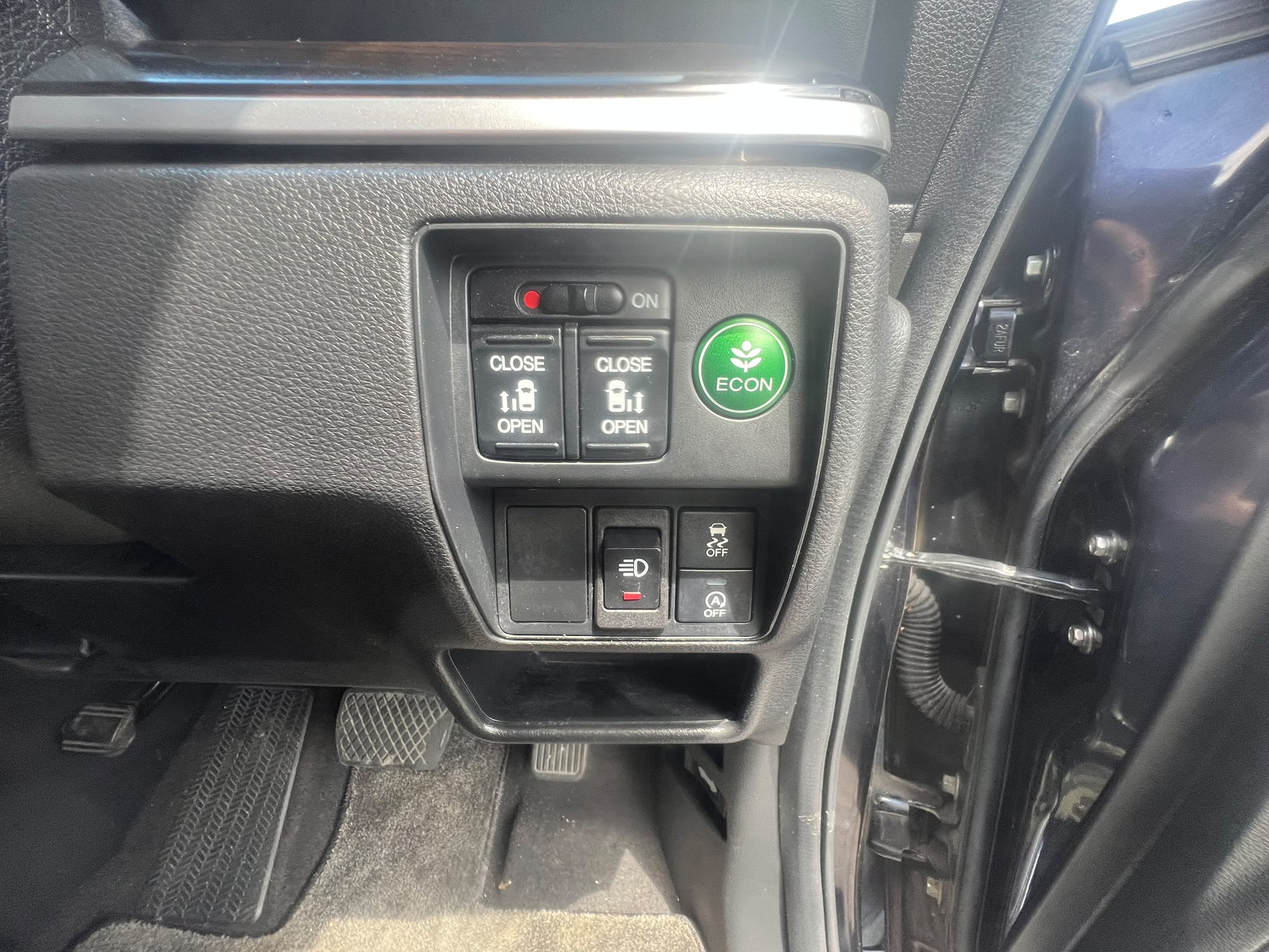 HONDA ODESSY 2015, 2.4 PETROL FULLY LOADED, 7 SEATER, CRYSTAL BLACK PEARL PAINT, BLACK LEATHER INTERIOR
