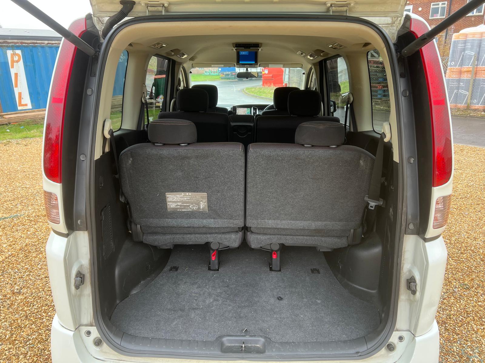 NISSAN SERENA 2009, HIGHWAY STAR, 2.0 PETROL FULLY LOADED, 8 SEATER, PEARL WHITE PAINT, BLACK CLOTH INTERIOR