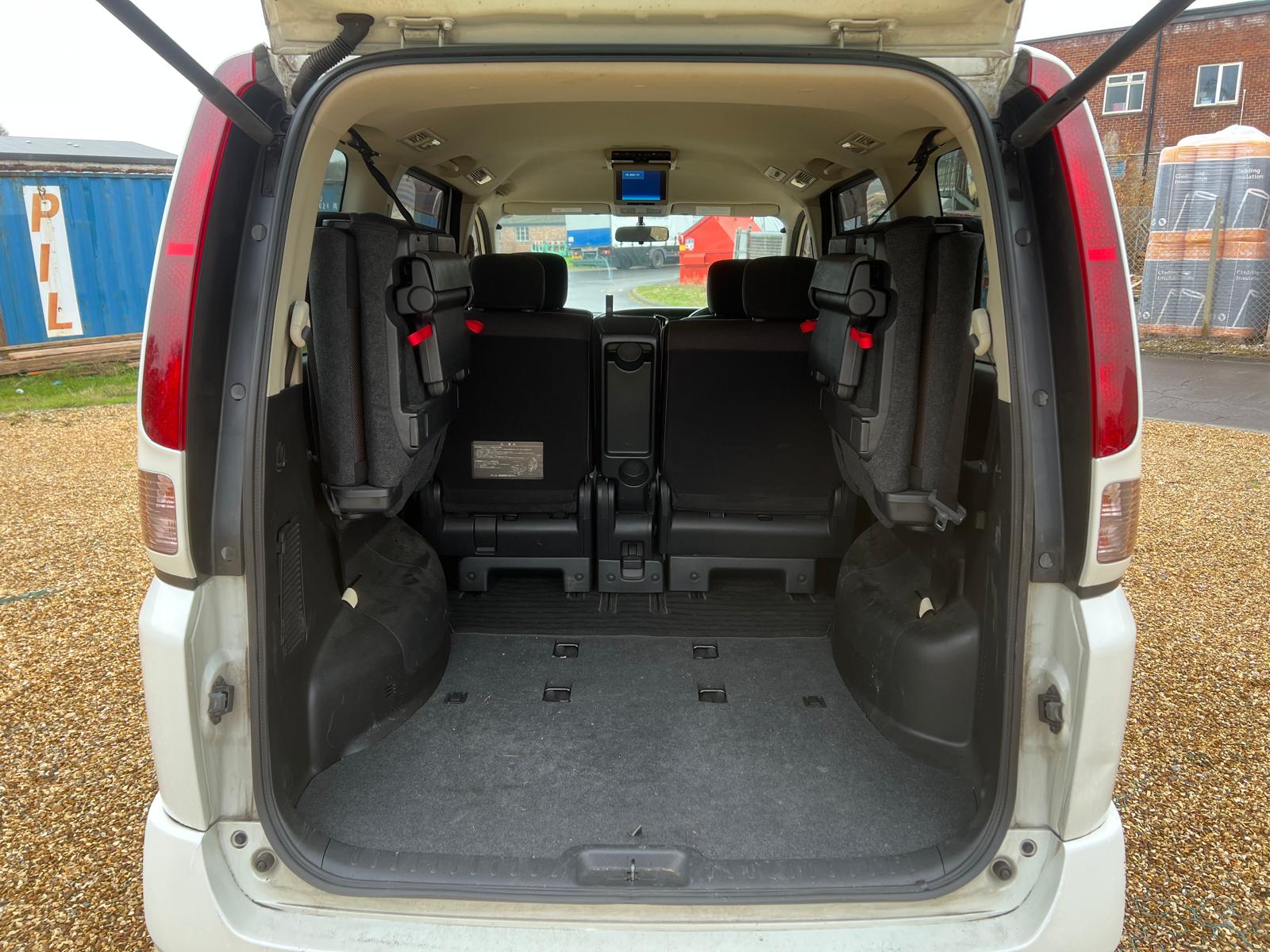 NISSAN SERENA 2009, HIGHWAY STAR, 2.0 PETROL FULLY LOADED, 8 SEATER, PEARL WHITE PAINT, BLACK CLOTH INTERIOR