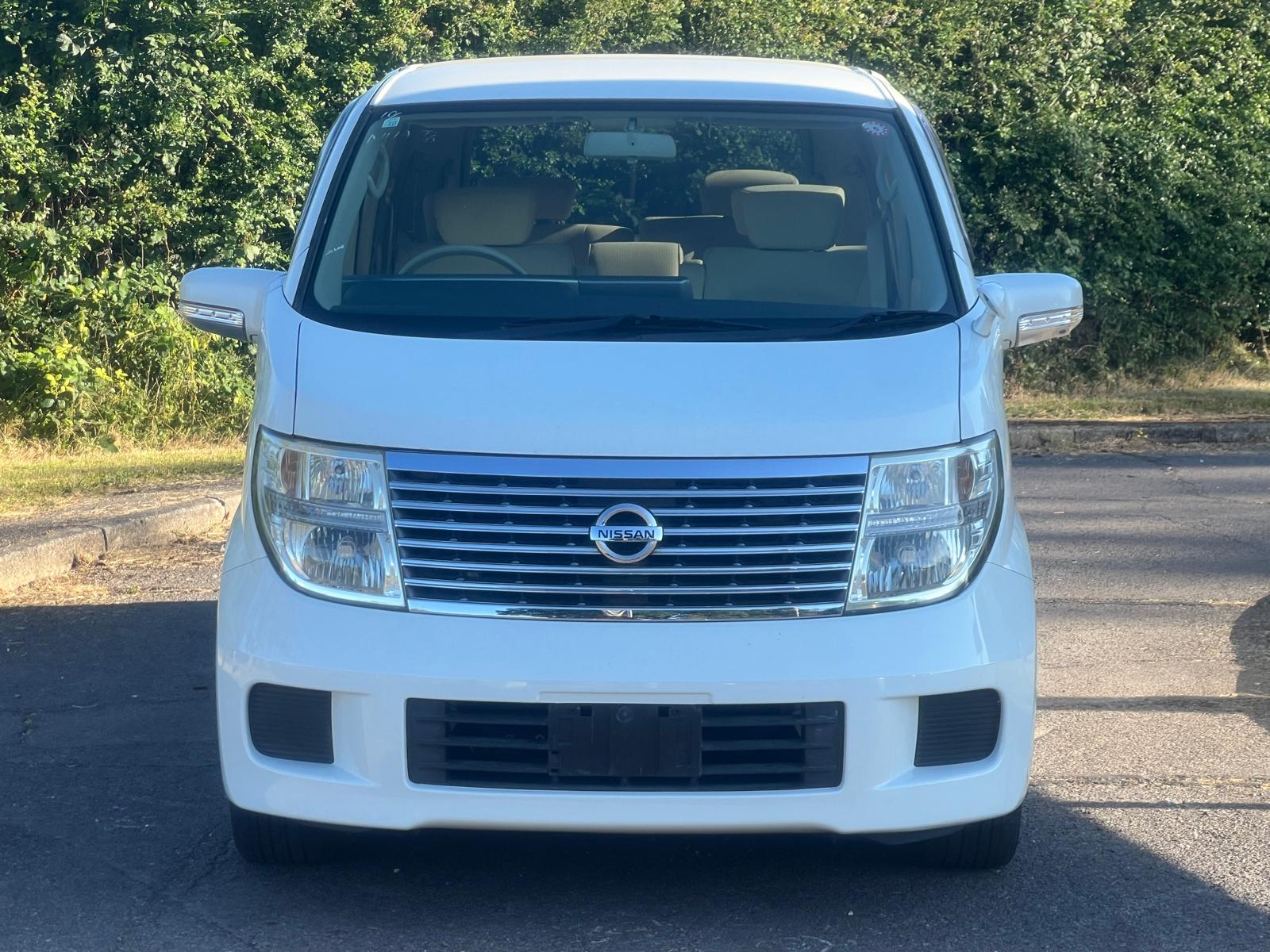 NISSAN ELGRAND 2008, HIGHWAY STAR, 2.5 V6 PETROL FULLY LOADED, 8 SEATER, PEARL WHITE PAINT, BEIGE CLOTH INTERIOR