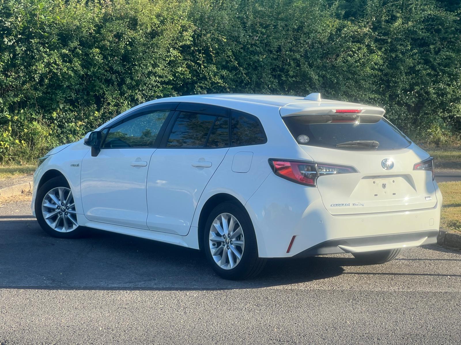 TOYOTA COROLLA TOURING 2019, 1.8 PETROL HYBRID FULLY LOADED, 5 SEATER, PEARL WHITE PAINT, BLACK CLOTH INTERIOR