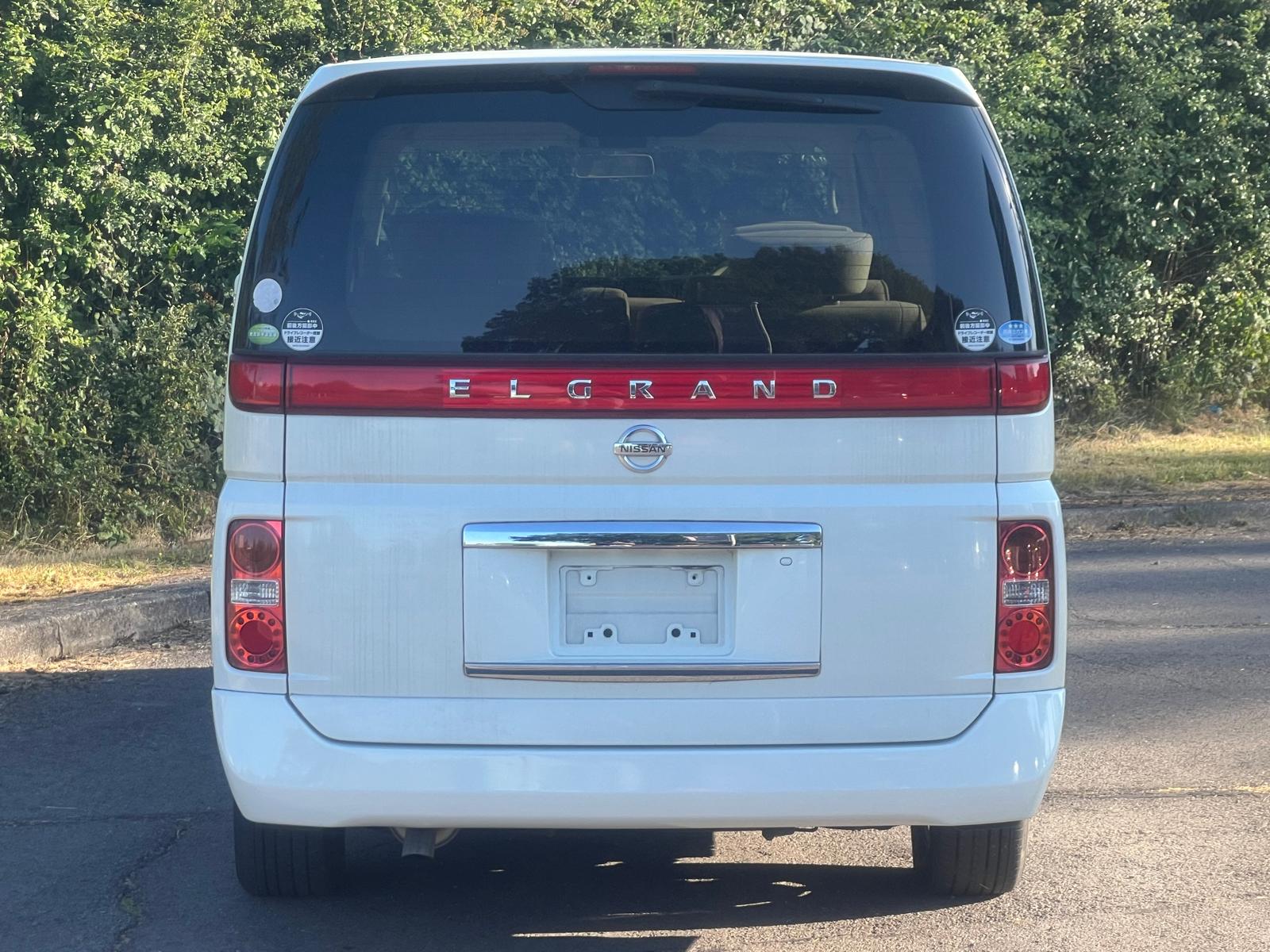 NISSAN ELGRAND 2008, HIGHWAY STAR, 2.5 V6 PETROL FULLY LOADED, 8 SEATER, PEARL WHITE PAINT, BEIGE CLOTH INTERIOR