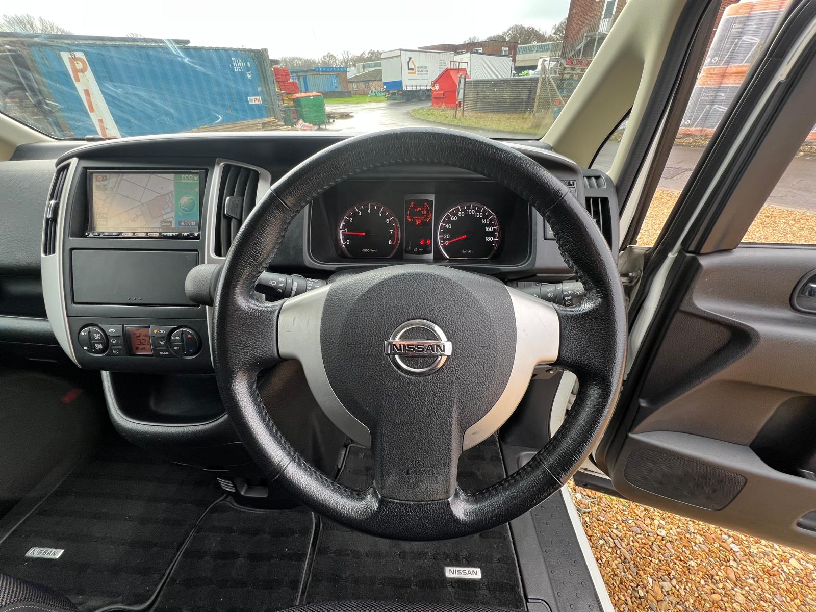 NISSAN SERENA 2009, HIGHWAY STAR, 2.0 PETROL FULLY LOADED, 8 SEATER, PEARL WHITE PAINT, BLACK CLOTH INTERIOR