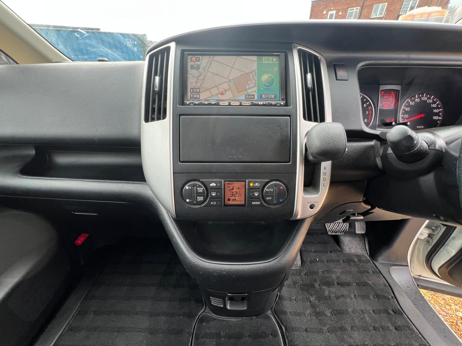 NISSAN SERENA 2009, HIGHWAY STAR, 2.0 PETROL FULLY LOADED, 8 SEATER, PEARL WHITE PAINT, BLACK CLOTH INTERIOR