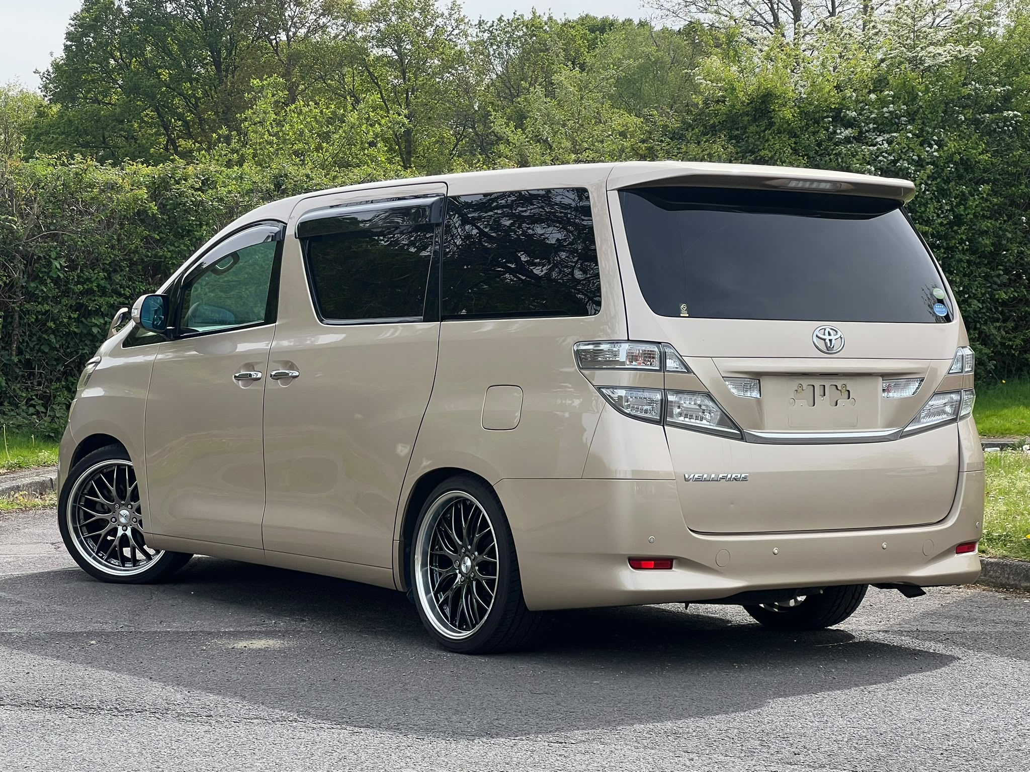 ABSOLUTELY AMAZING, CLEAN AND IMMACULATE 2009 TOYOTA VELLFIRE WITH UNDER 50,000 MILES.