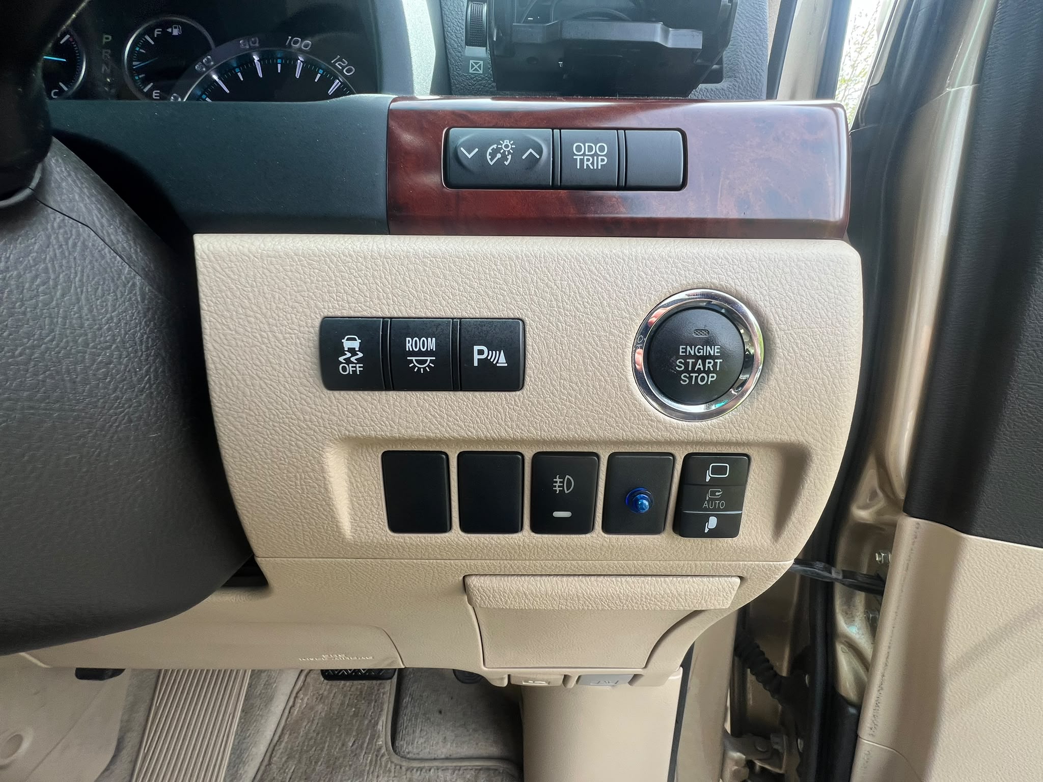 ABSOLUTELY AMAZING, CLEAN AND IMMACULATE 2009 TOYOTA VELLFIRE WITH UNDER 50,000 MILES.