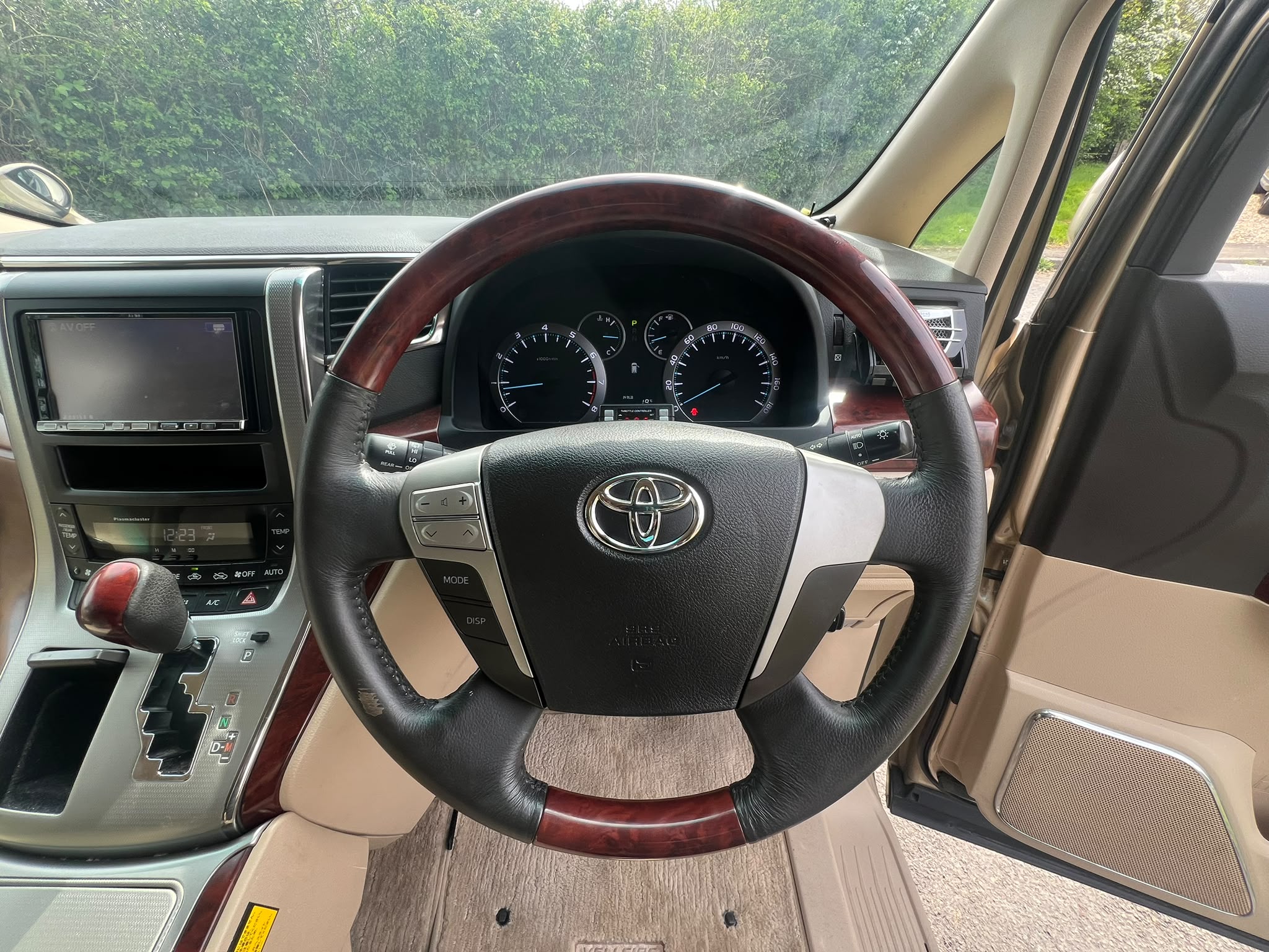 ABSOLUTELY AMAZING, CLEAN AND IMMACULATE 2009 TOYOTA VELLFIRE WITH UNDER 50,000 MILES.