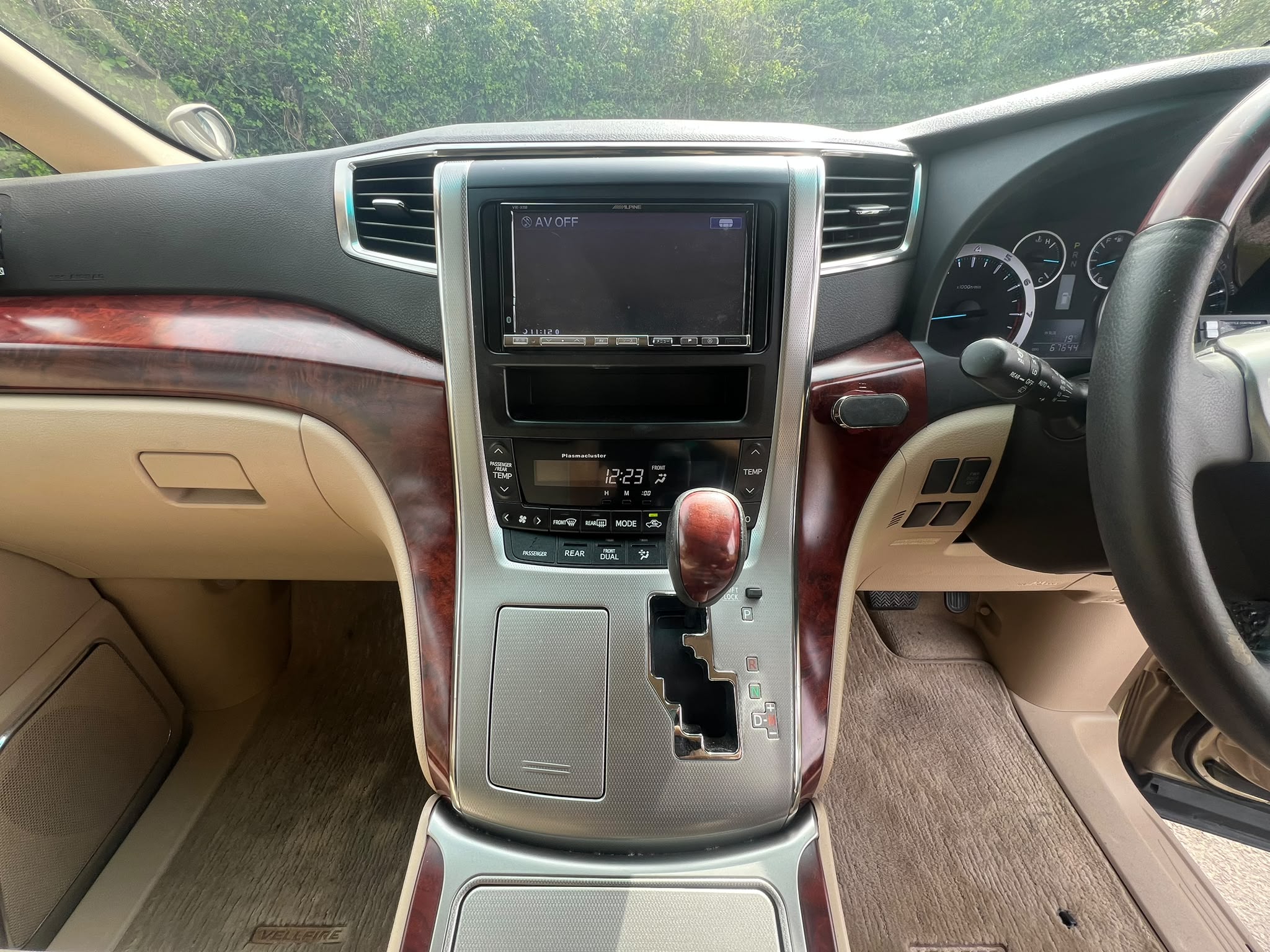 ABSOLUTELY AMAZING, CLEAN AND IMMACULATE 2009 TOYOTA VELLFIRE WITH UNDER 50,000 MILES.