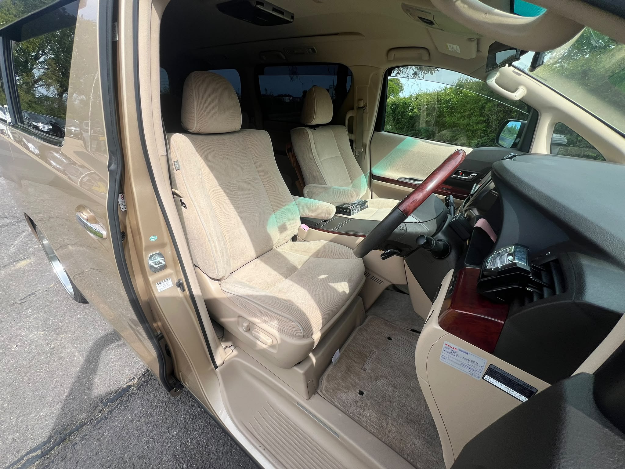 ABSOLUTELY AMAZING, CLEAN AND IMMACULATE 2009 TOYOTA VELLFIRE WITH UNDER 50,000 MILES.