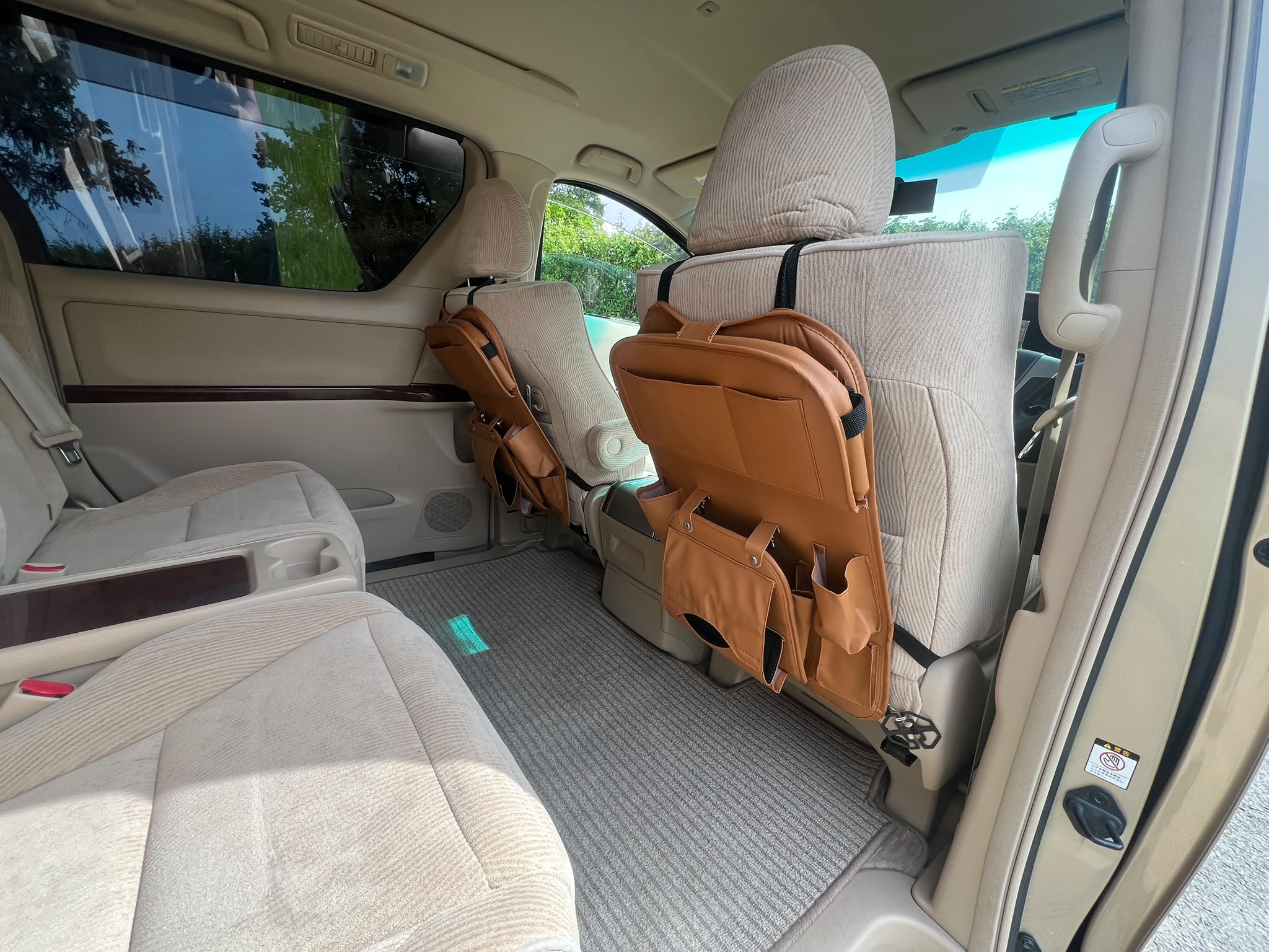 ABSOLUTELY AMAZING, CLEAN AND IMMACULATE 2009 TOYOTA VELLFIRE WITH UNDER 50,000 MILES.