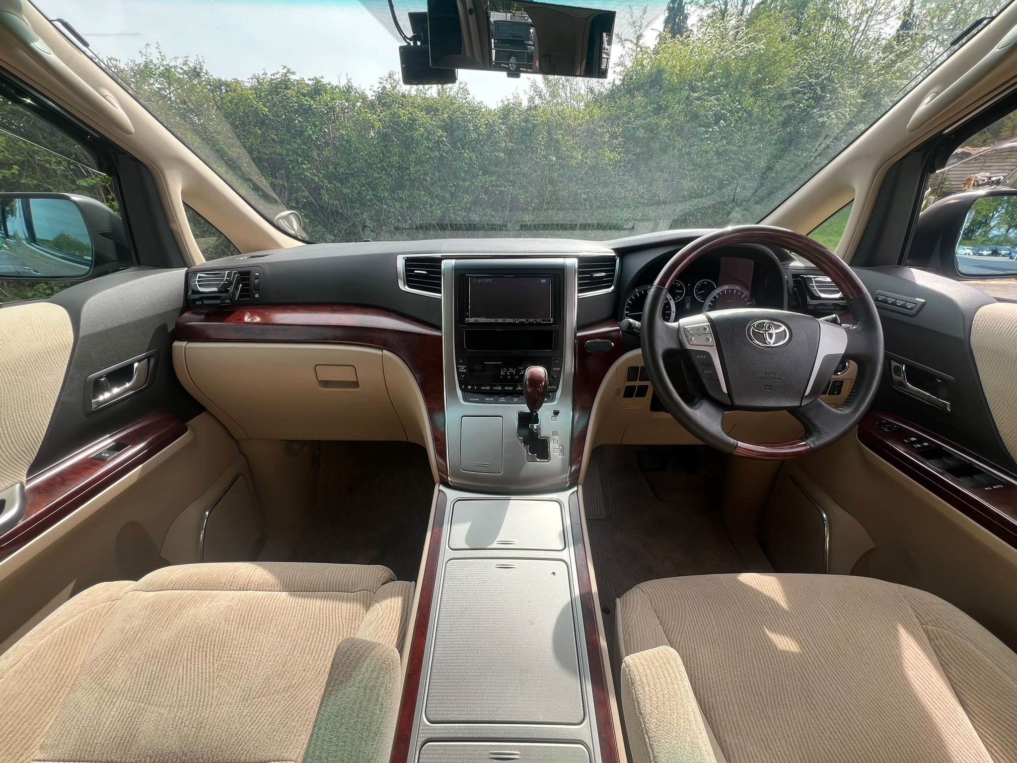 ABSOLUTELY AMAZING, CLEAN AND IMMACULATE 2009 TOYOTA VELLFIRE WITH UNDER 50,000 MILES.
