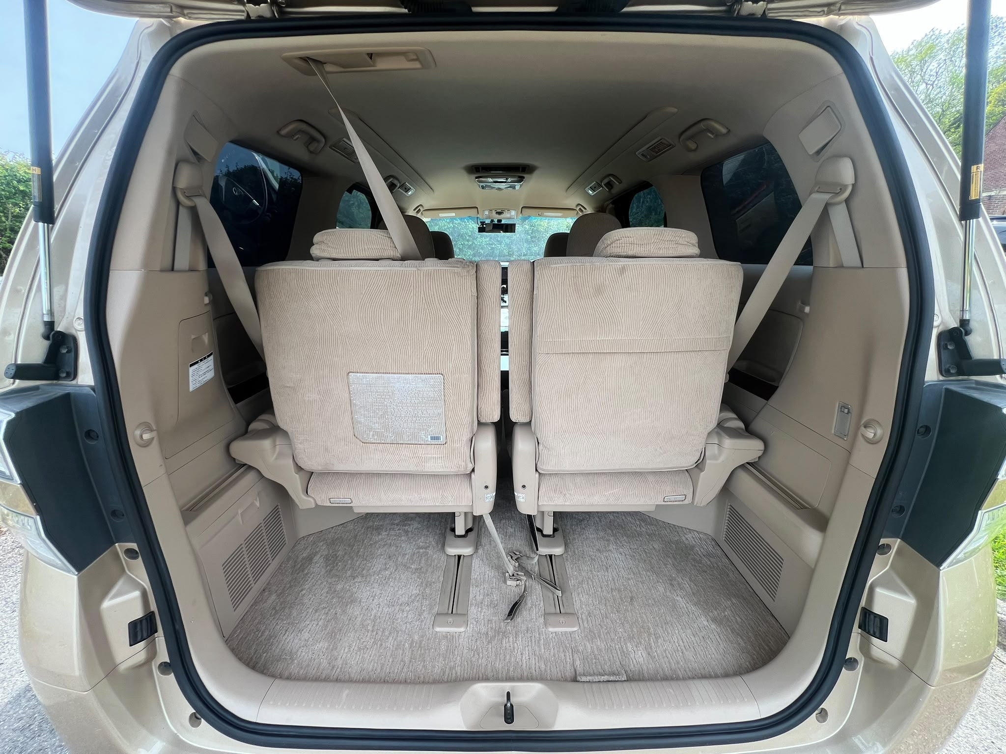 ABSOLUTELY AMAZING, CLEAN AND IMMACULATE 2009 TOYOTA VELLFIRE WITH UNDER 50,000 MILES.