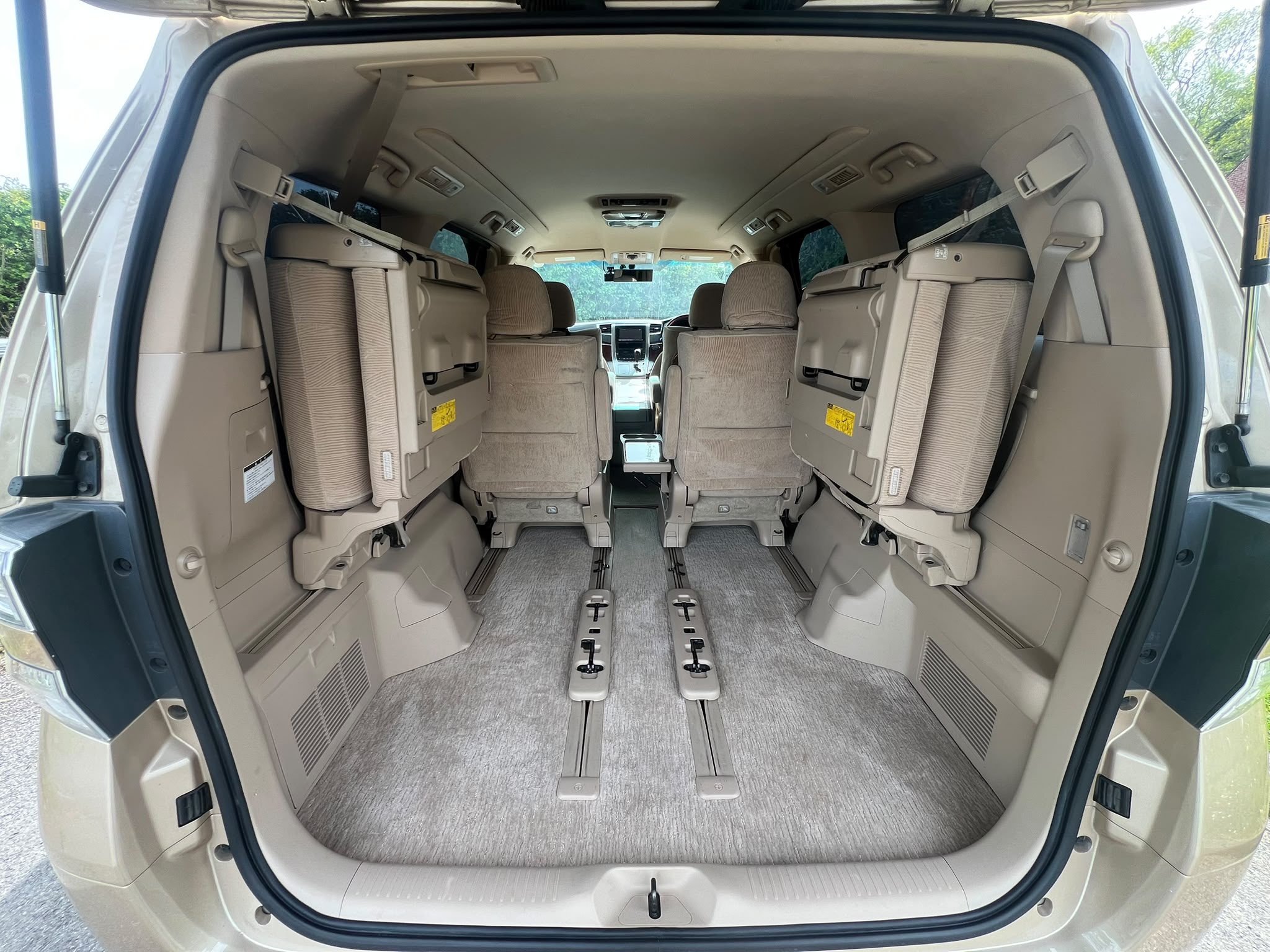 ABSOLUTELY AMAZING, CLEAN AND IMMACULATE 2009 TOYOTA VELLFIRE WITH UNDER 50,000 MILES.