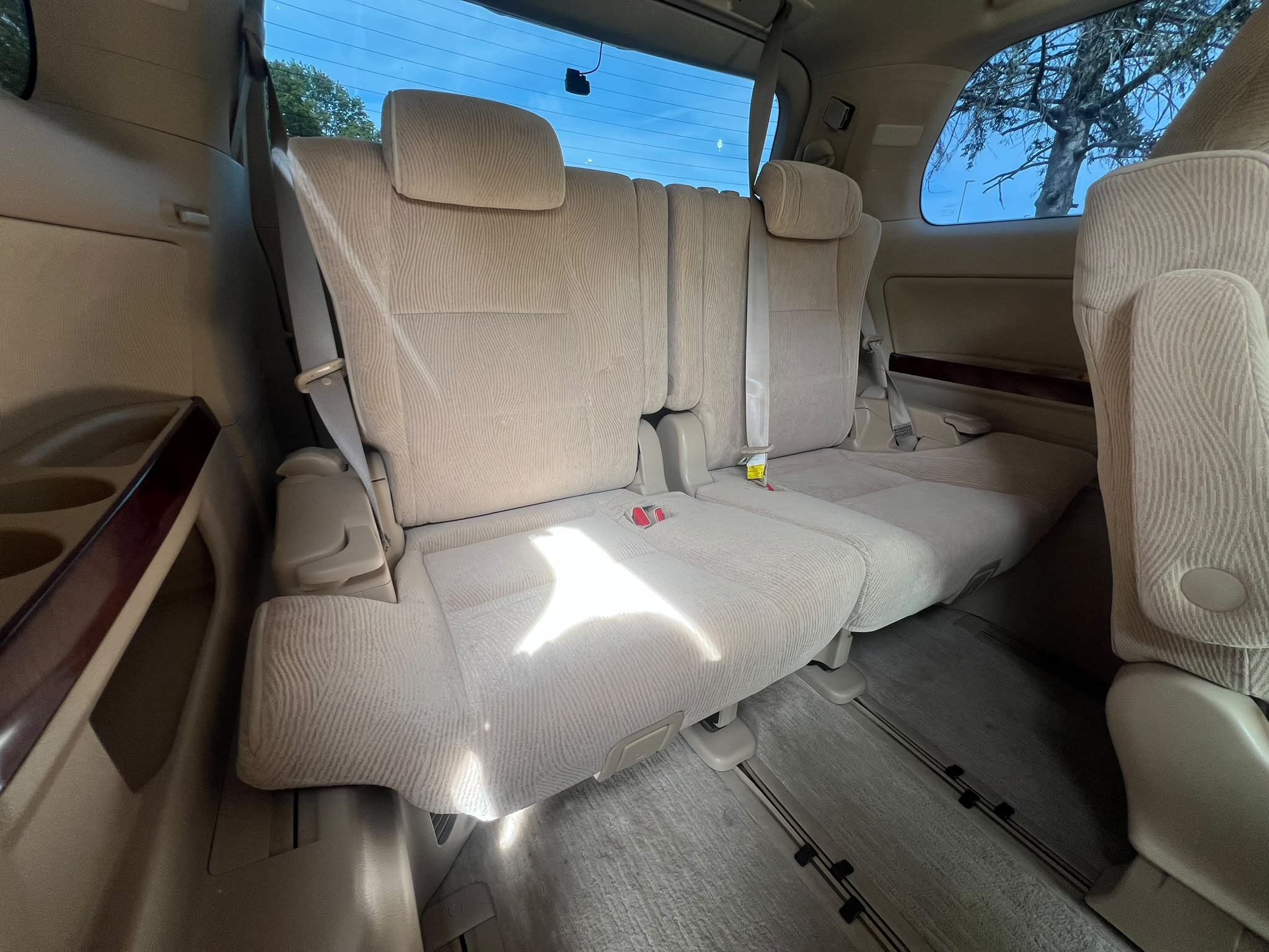 ABSOLUTELY AMAZING, CLEAN AND IMMACULATE 2009 TOYOTA VELLFIRE WITH UNDER 50,000 MILES.