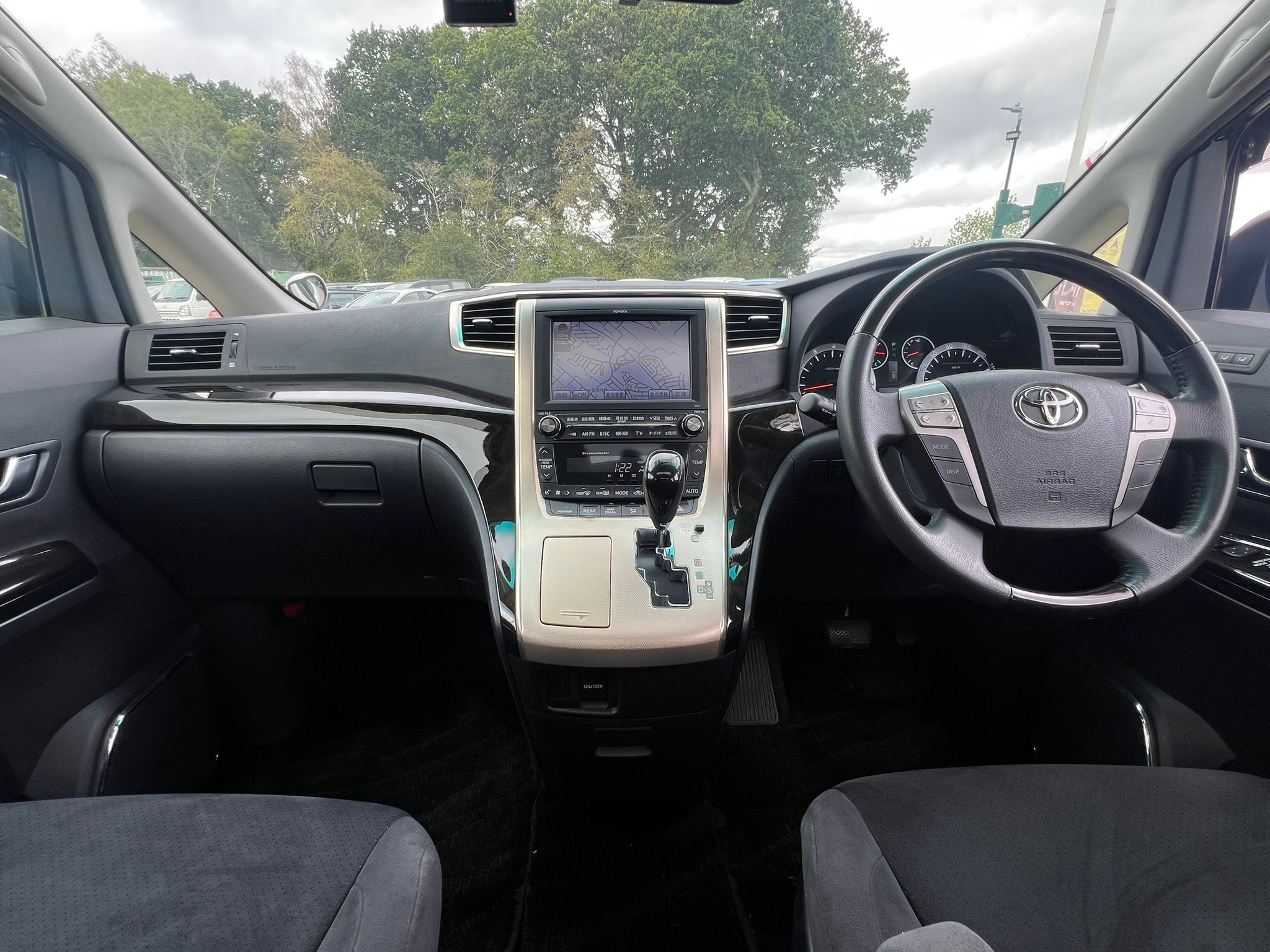 TOYOTA VELLFIRE 2011, PLATINUM SELECTION II TYPE GOLD, 3.5 V6 PETROL FULLY LOADED, SUNROOF, 7 SEATER, PEARL CRYSTAL SHINE PAINT, BLACK ALCANTARA INTERIOR