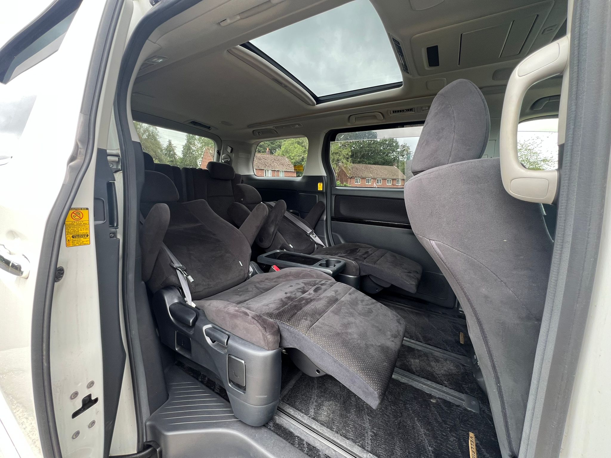 TOYOTA VELLFIRE 2011, PLATINUM SELECTION II TYPE GOLD, 3.5 V6 PETROL FULLY LOADED, SUNROOF, 7 SEATER, PEARL CRYSTAL SHINE PAINT, BLACK ALCANTARA INTERIOR