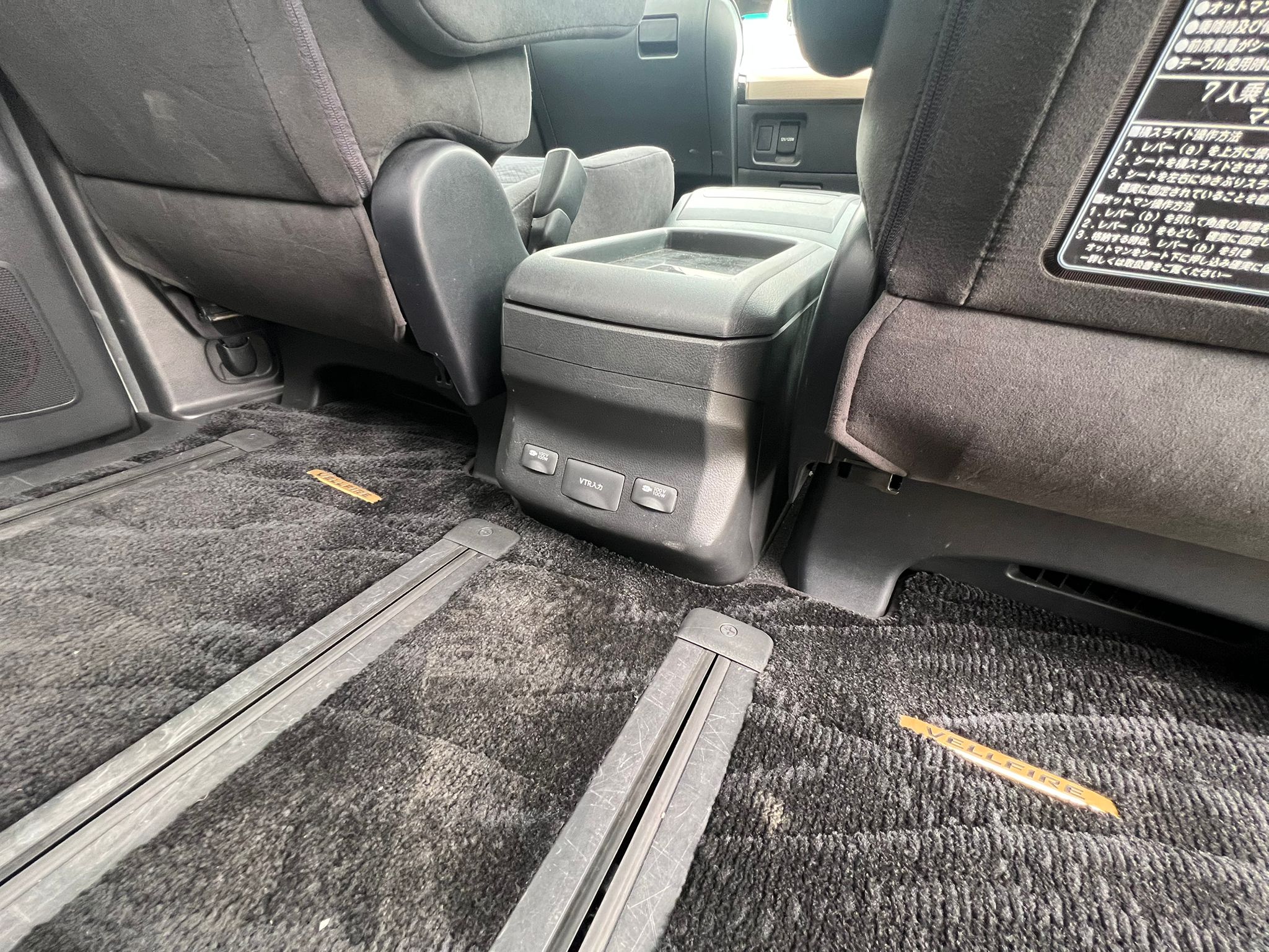 TOYOTA VELLFIRE 2011, PLATINUM SELECTION II TYPE GOLD, 3.5 V6 PETROL FULLY LOADED, SUNROOF, 7 SEATER, PEARL CRYSTAL SHINE PAINT, BLACK ALCANTARA INTERIOR