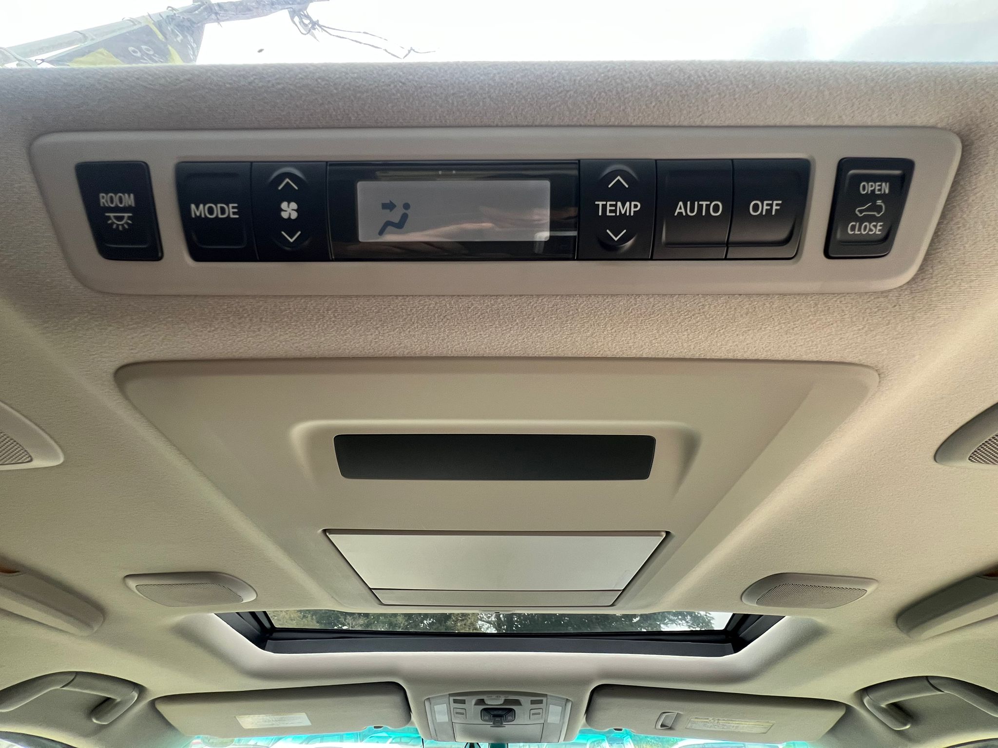 TOYOTA VELLFIRE 2011, PLATINUM SELECTION II TYPE GOLD, 3.5 V6 PETROL FULLY LOADED, SUNROOF, 7 SEATER, PEARL CRYSTAL SHINE PAINT, BLACK ALCANTARA INTERIOR