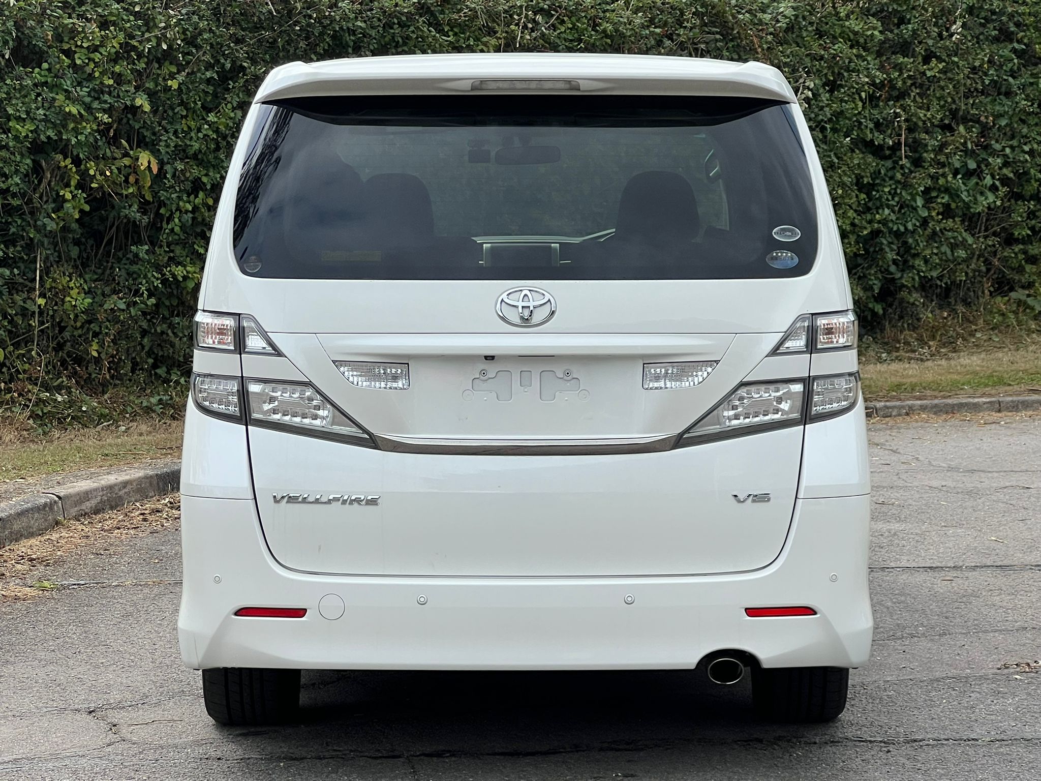 TOYOTA VELLFIRE 2011, PLATINUM SELECTION II TYPE GOLD, 3.5 V6 PETROL FULLY LOADED, SUNROOF, 7 SEATER, PEARL CRYSTAL SHINE PAINT, BLACK ALCANTARA INTERIOR