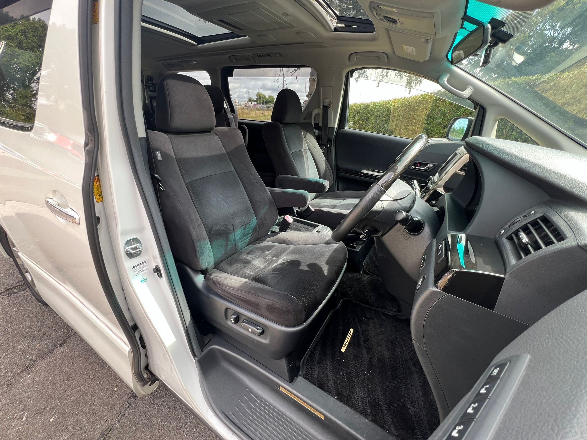 TOYOTA VELLFIRE 2011, PLATINUM SELECTION II TYPE GOLD, 3.5 V6 PETROL FULLY LOADED, SUNROOF, 7 SEATER, PEARL CRYSTAL SHINE PAINT, BLACK ALCANTARA INTERIOR