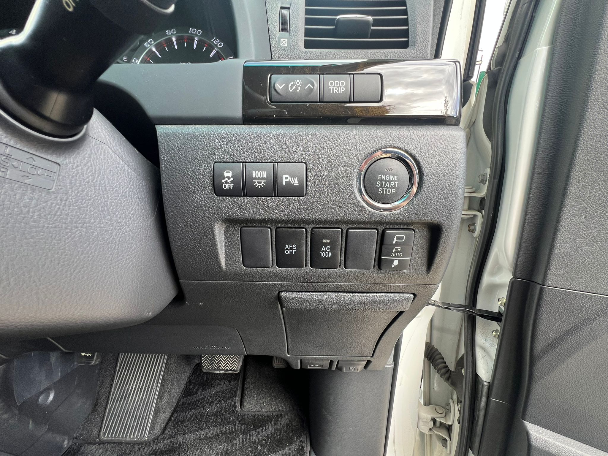 TOYOTA VELLFIRE 2011, PLATINUM SELECTION II TYPE GOLD, 3.5 V6 PETROL FULLY LOADED, SUNROOF, 7 SEATER, PEARL CRYSTAL SHINE PAINT, BLACK ALCANTARA INTERIOR