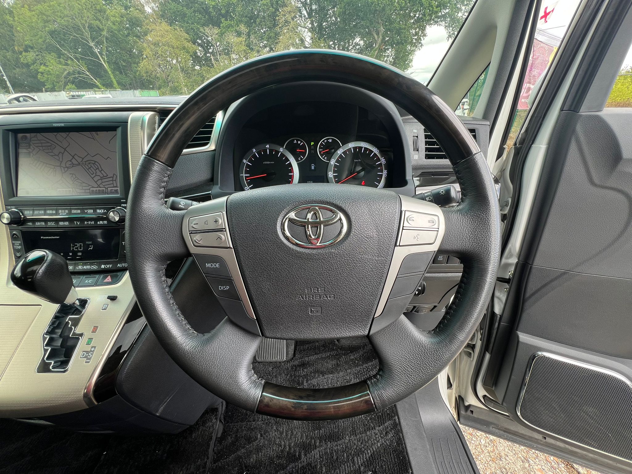 TOYOTA VELLFIRE 2011, PLATINUM SELECTION II TYPE GOLD, 3.5 V6 PETROL FULLY LOADED, SUNROOF, 7 SEATER, PEARL CRYSTAL SHINE PAINT, BLACK ALCANTARA INTERIOR