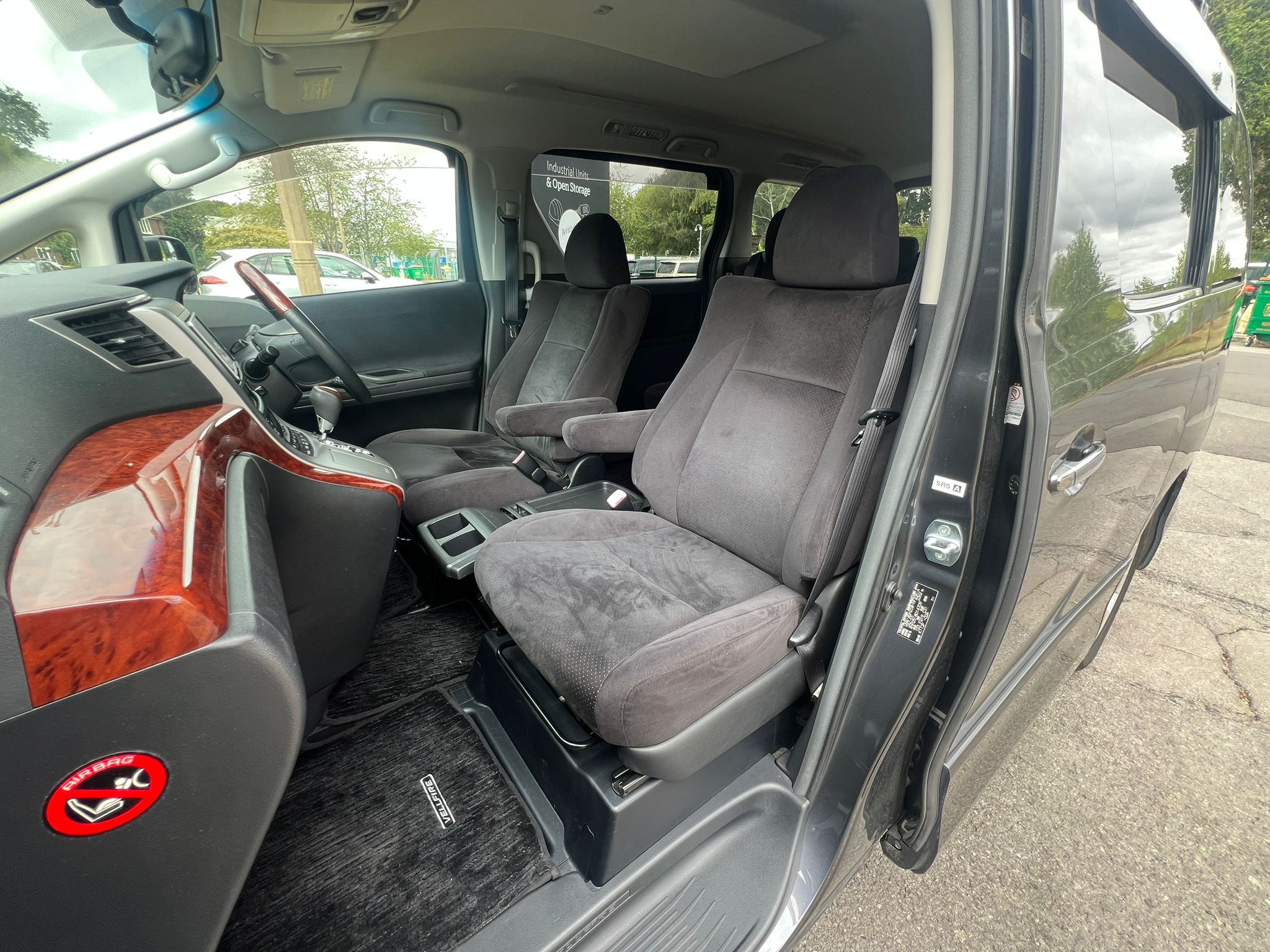 TOYOTA VELLFIRE 2009, 240S PLATINUM SELECTION, 2.4 PETROL FULLY LOADED, 7 SEATER, MAGNETIC GREY METALLIC PAINT, BLACK ALCANTARA INTERIOR