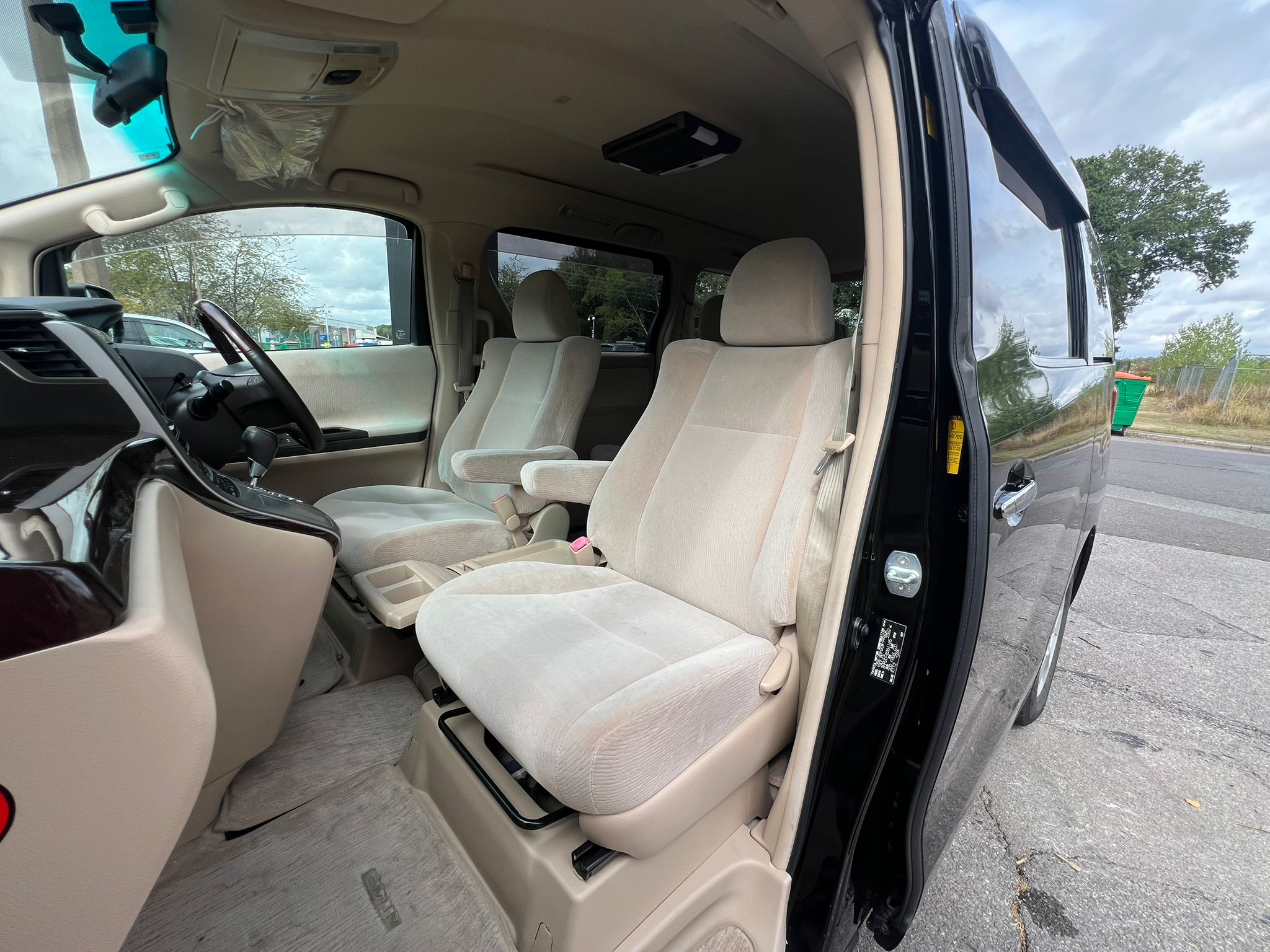 TOYOTA ALPHARD 2013, 240X PLATINUM SELECTION, 2.4 PETROL FULLY LOADED, 8 SEATER, BLACK ONYX PAINT, BEIGE CLOTH INTERIOR