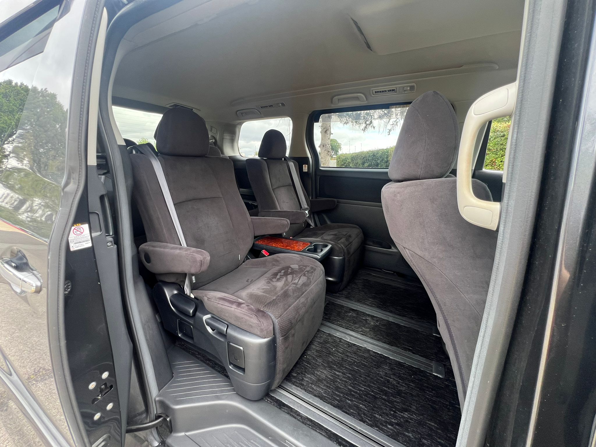 TOYOTA VELLFIRE 2009, 240S PLATINUM SELECTION, 2.4 PETROL FULLY LOADED, 7 SEATER, MAGNETIC GREY METALLIC PAINT, BLACK ALCANTARA INTERIOR