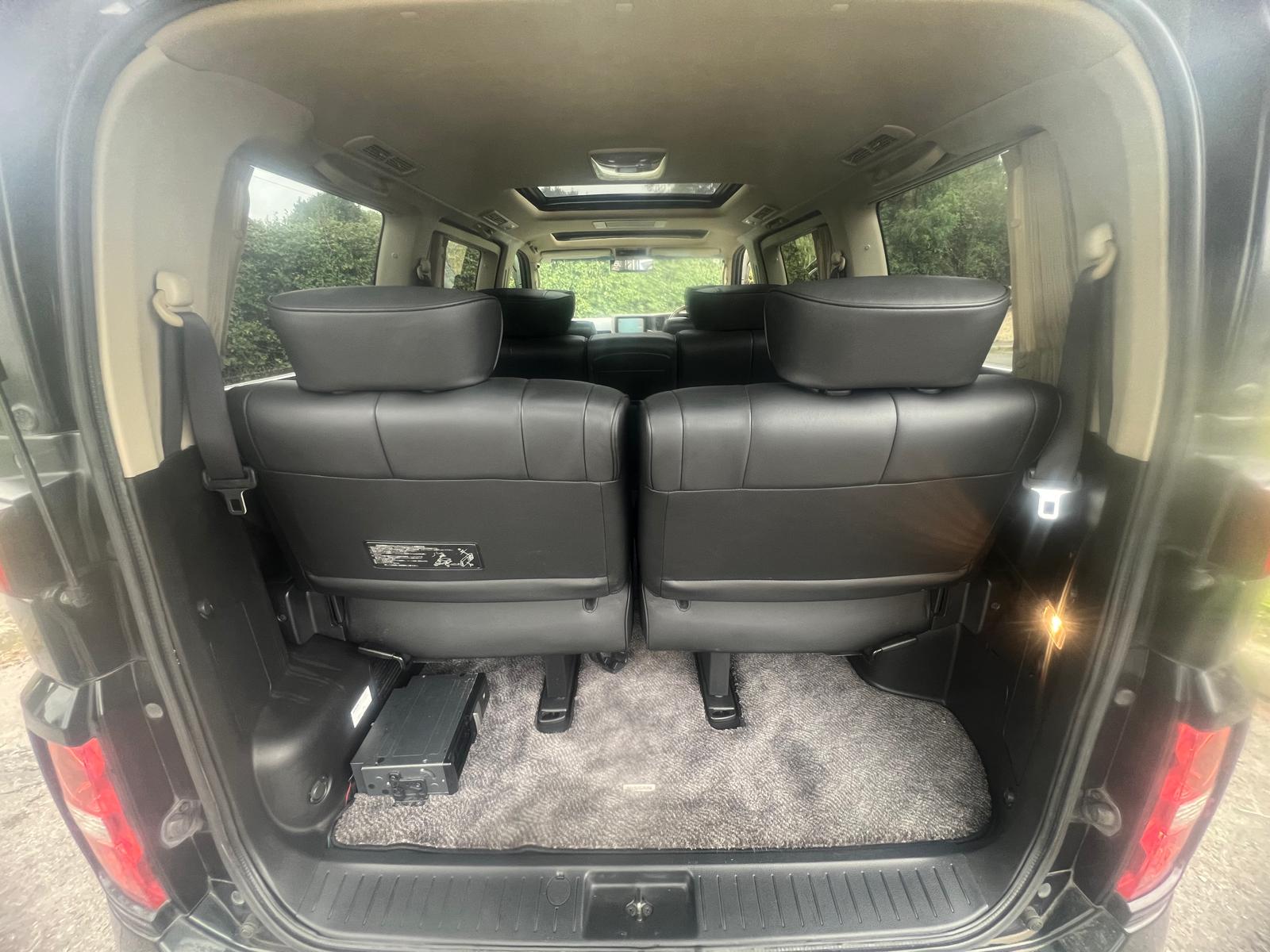 NISSAN ELGRAND 2007, HIGHWAY STAR, 3.5 V6 PETROL FULLY LOADED, 8 SEATER, BLACK PEARL PAINT, BLACK LEATHER INTERIOR
